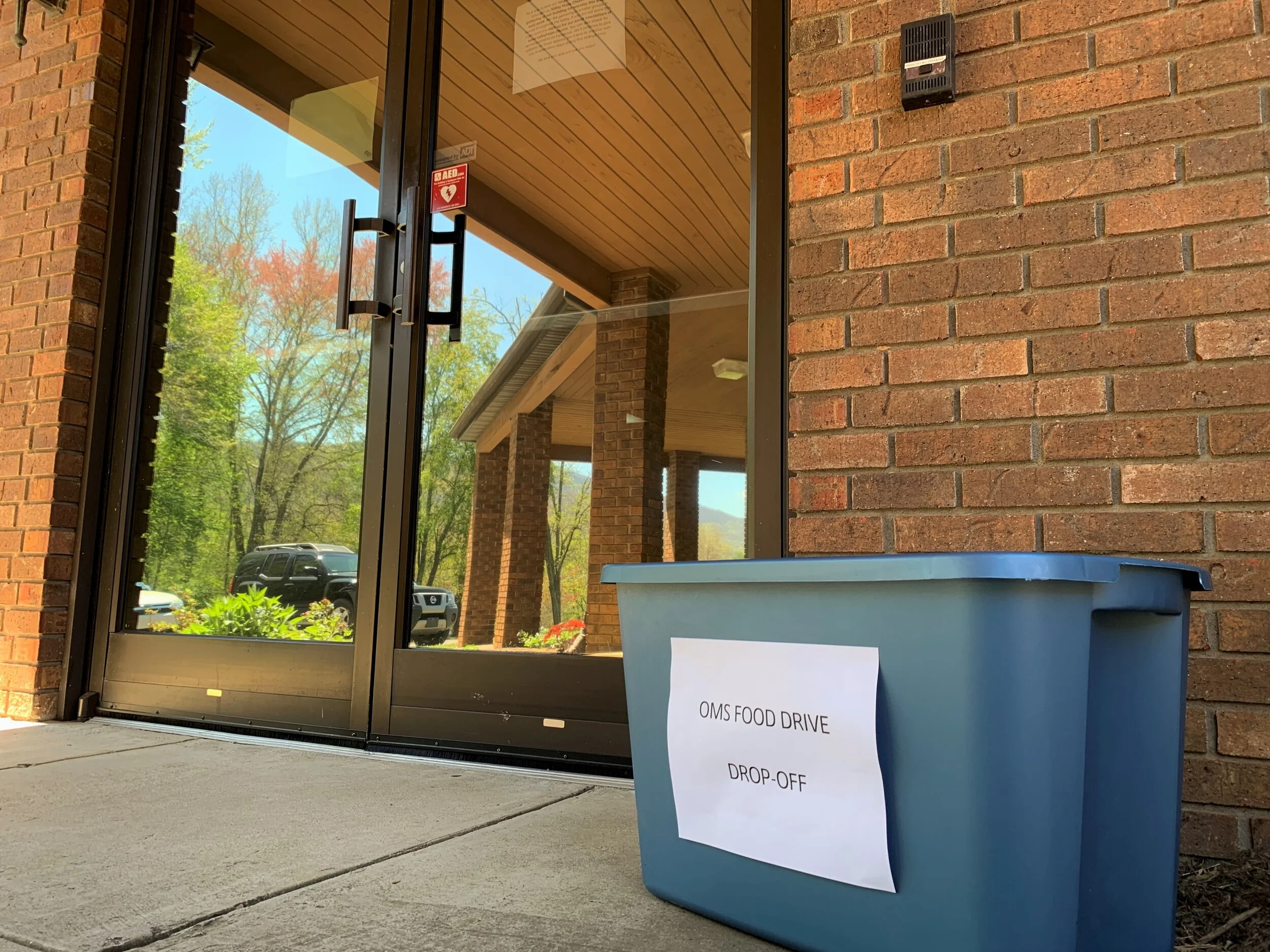 Valley Hope Church hosts food drive for Owen Middle School