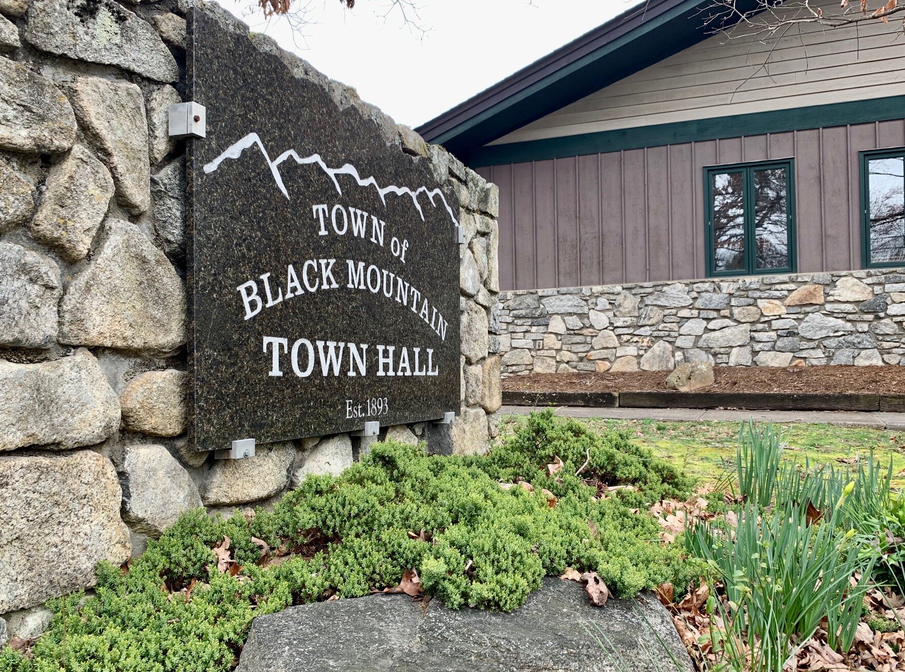 Black Mountain mayor resigns	