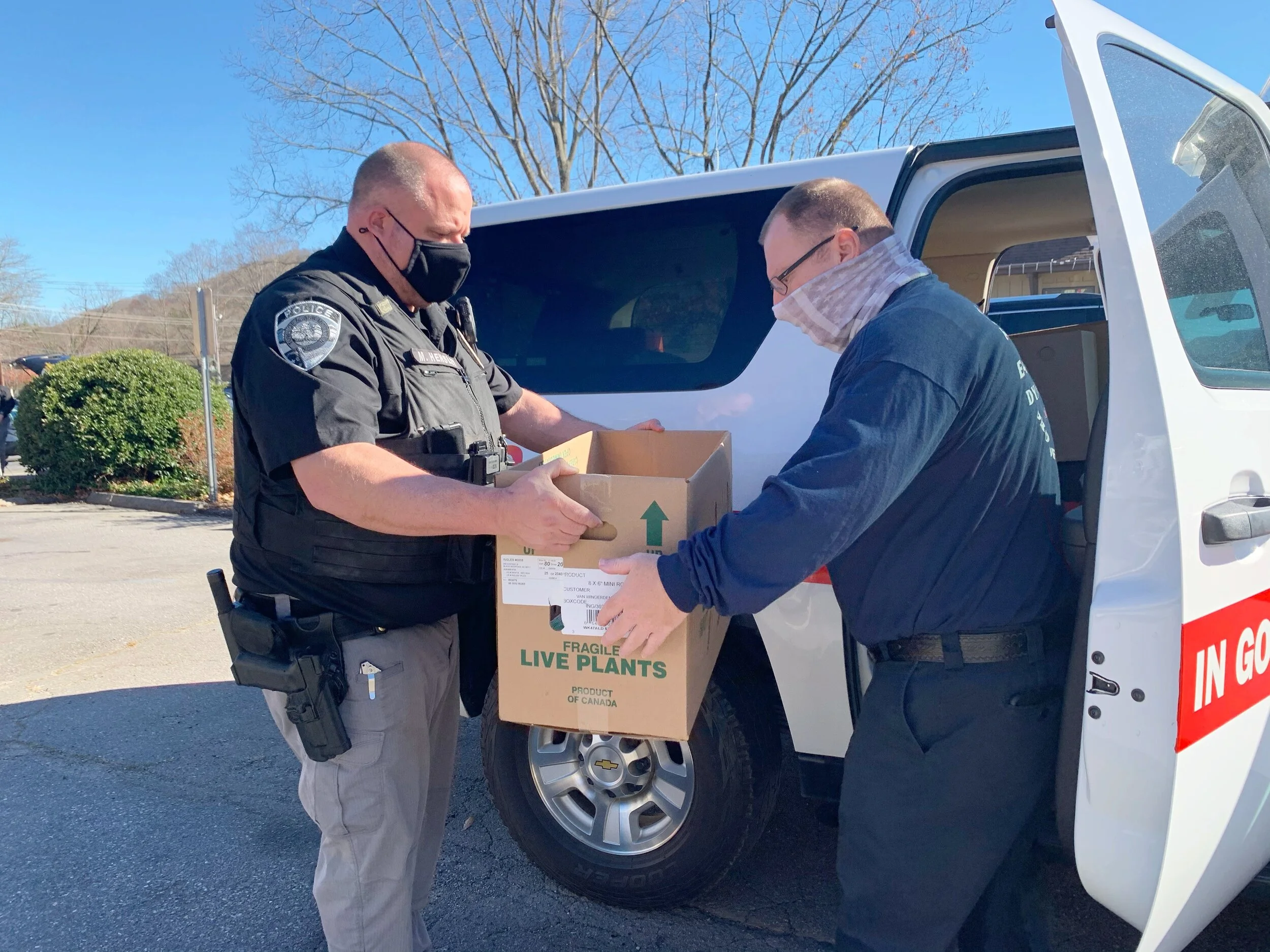 Black Mountain first responders give local residents the gift of Thanksgiving
