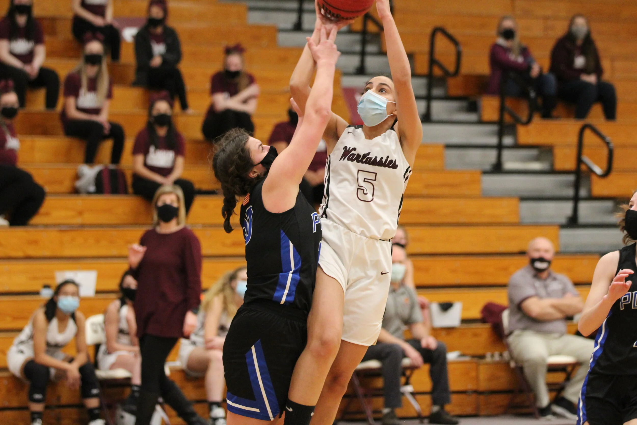 Warlassies stifle Wolverines 