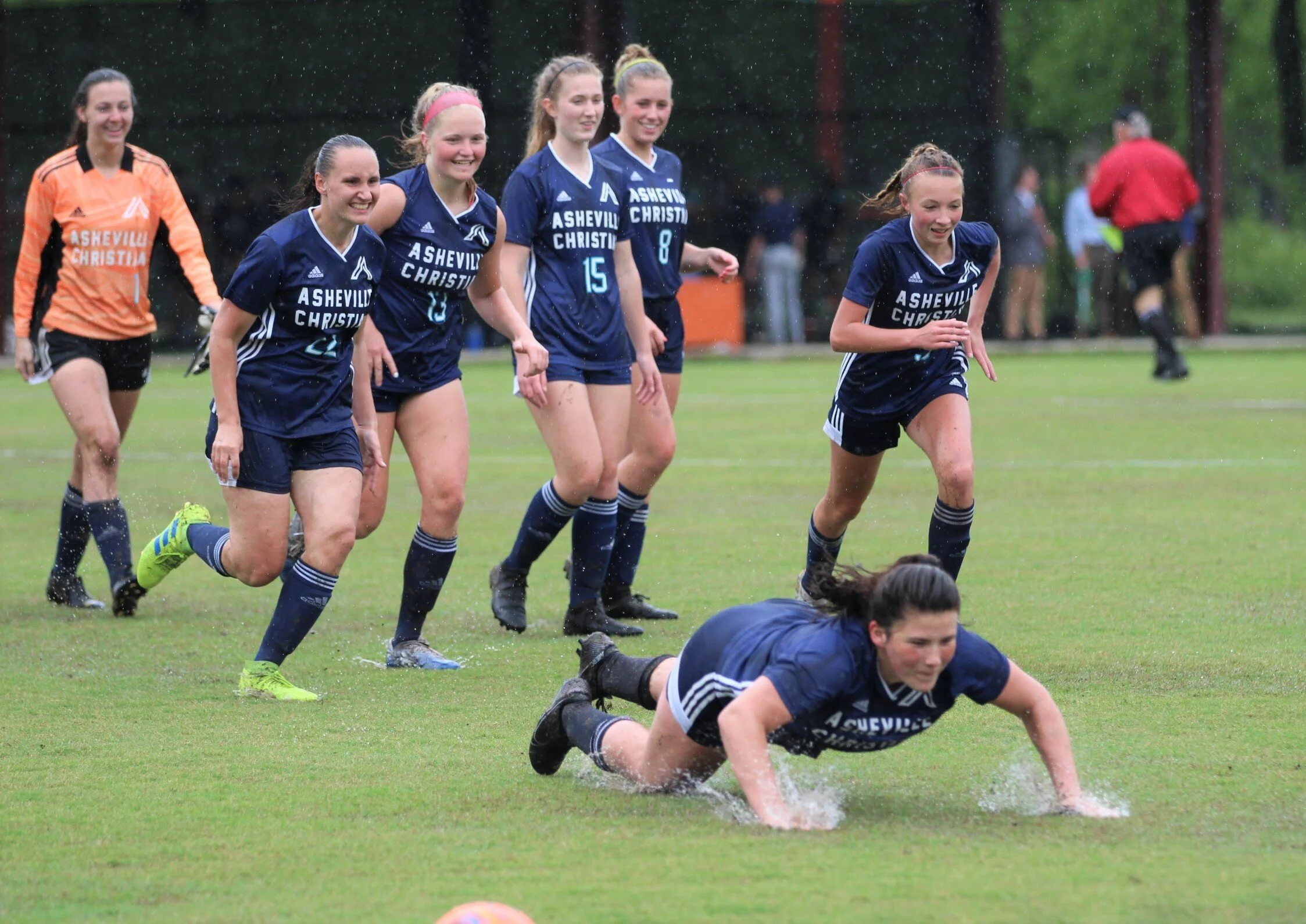 Lions make a splash in playoff opener