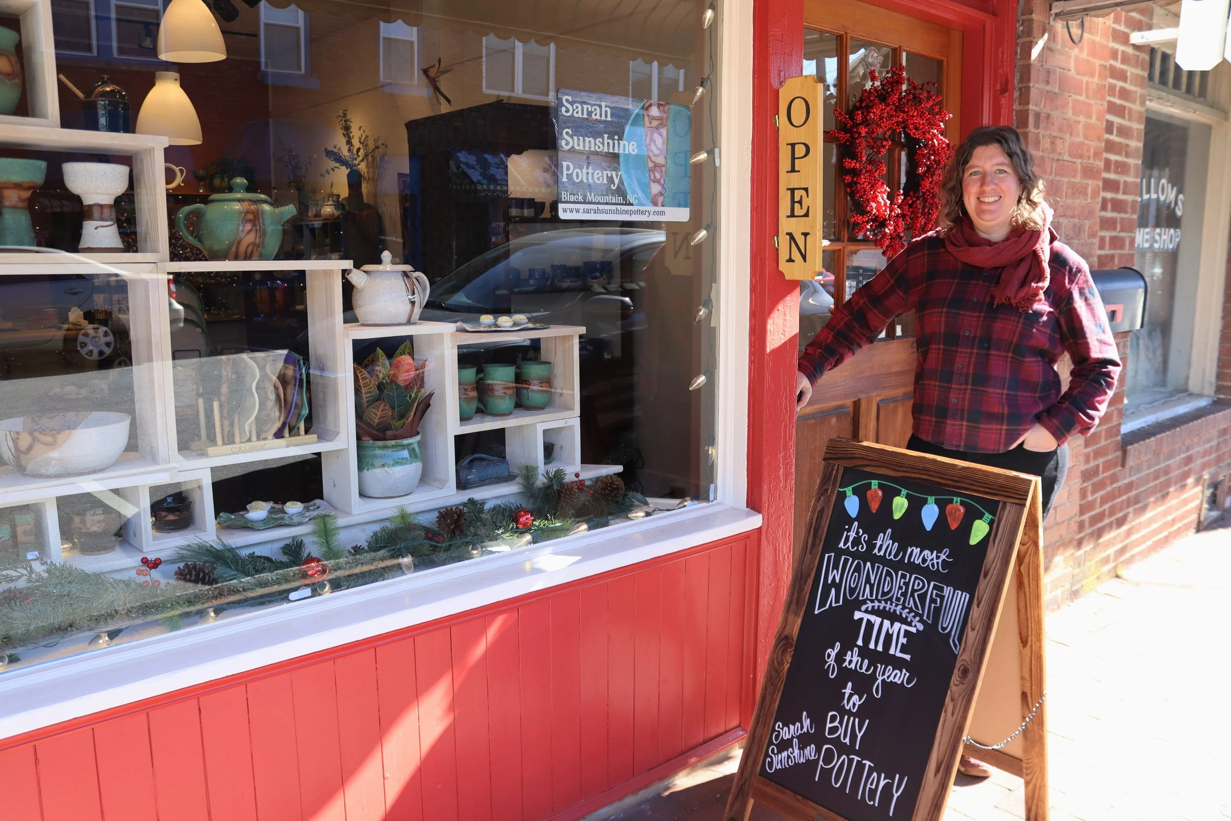 Sarah Sunshine Pottery brightens up Cherry Street 