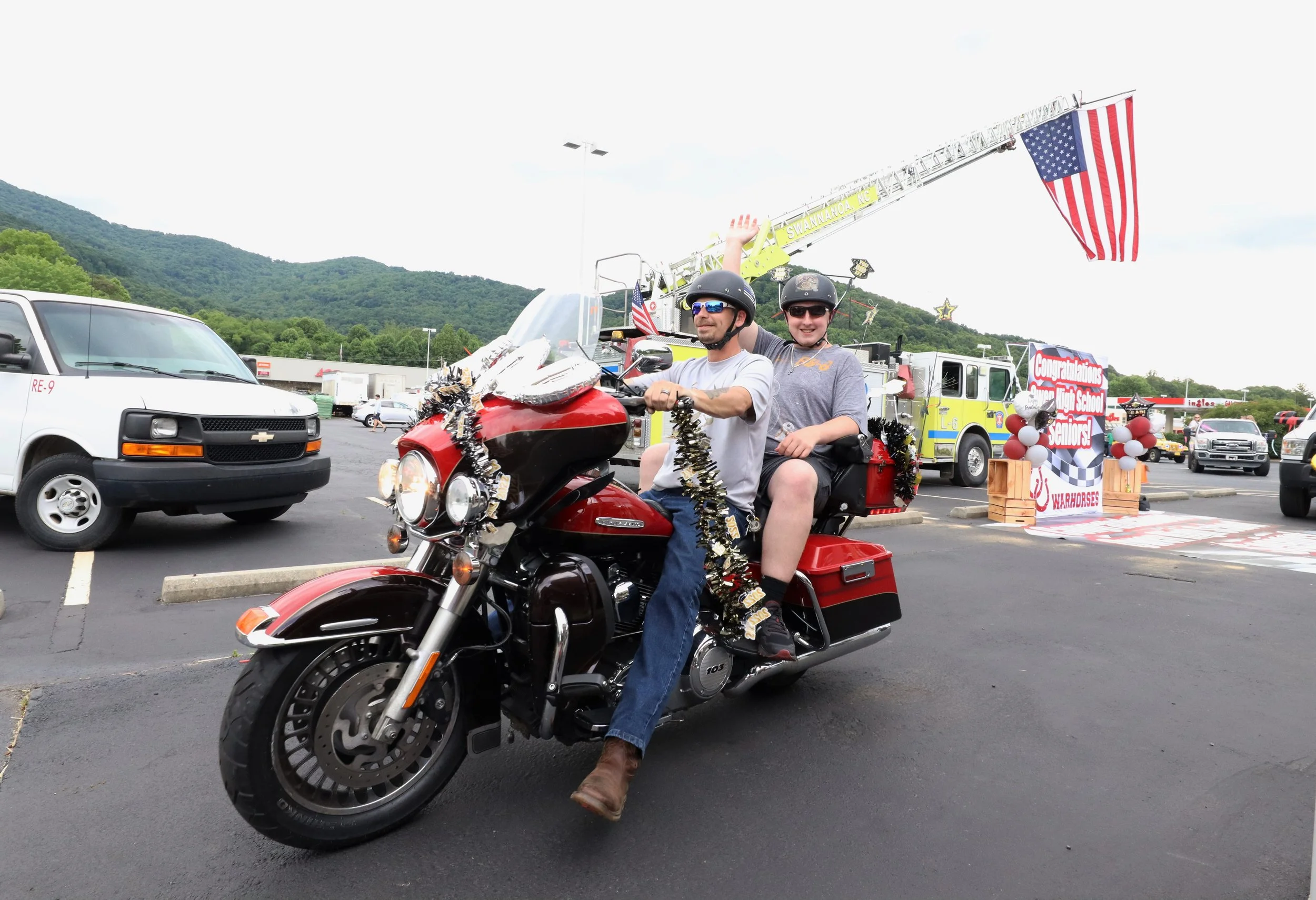 Owen seniors take a final ride before graduation