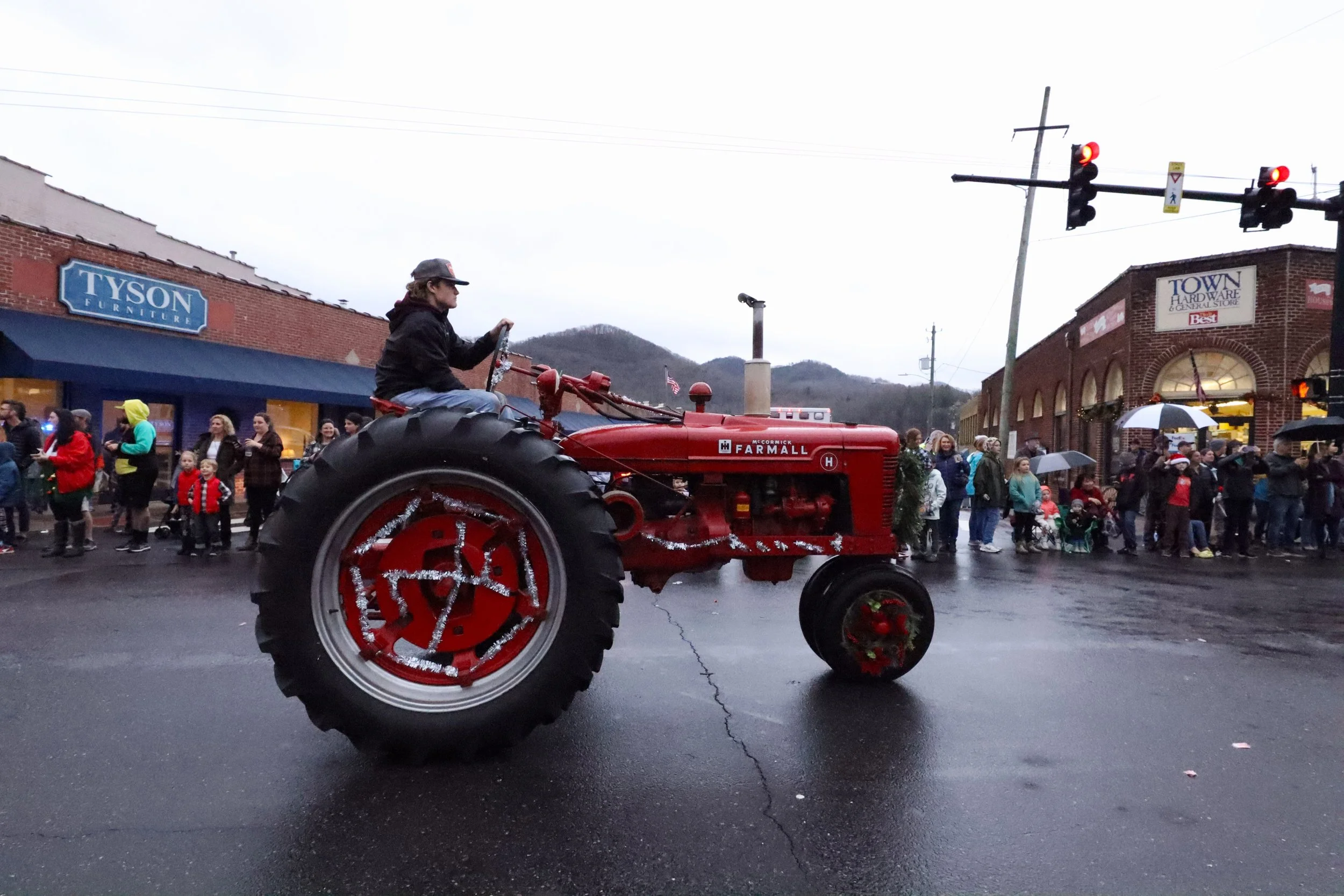 Black Mountain hosts 'rockin' downtown Christmas parade