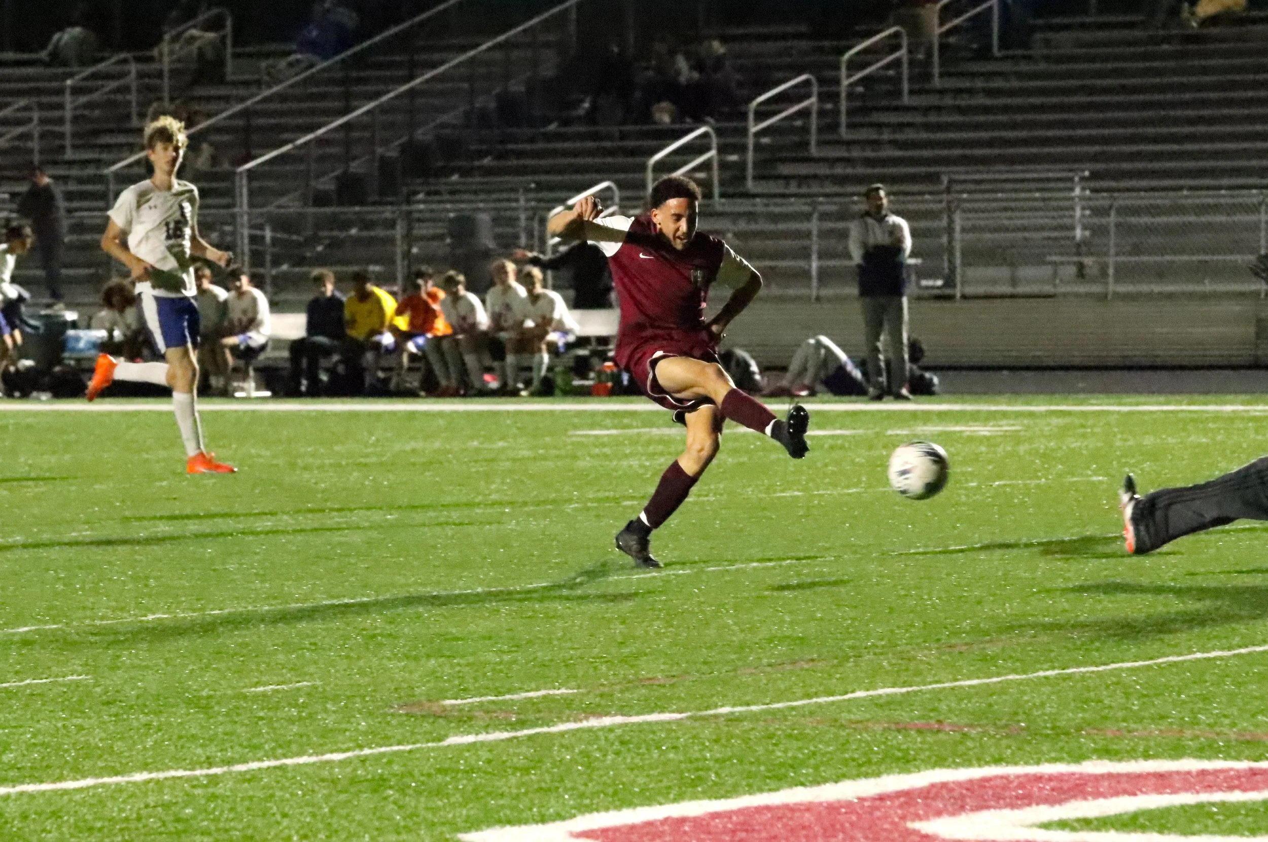 Warhorses roll through the first round