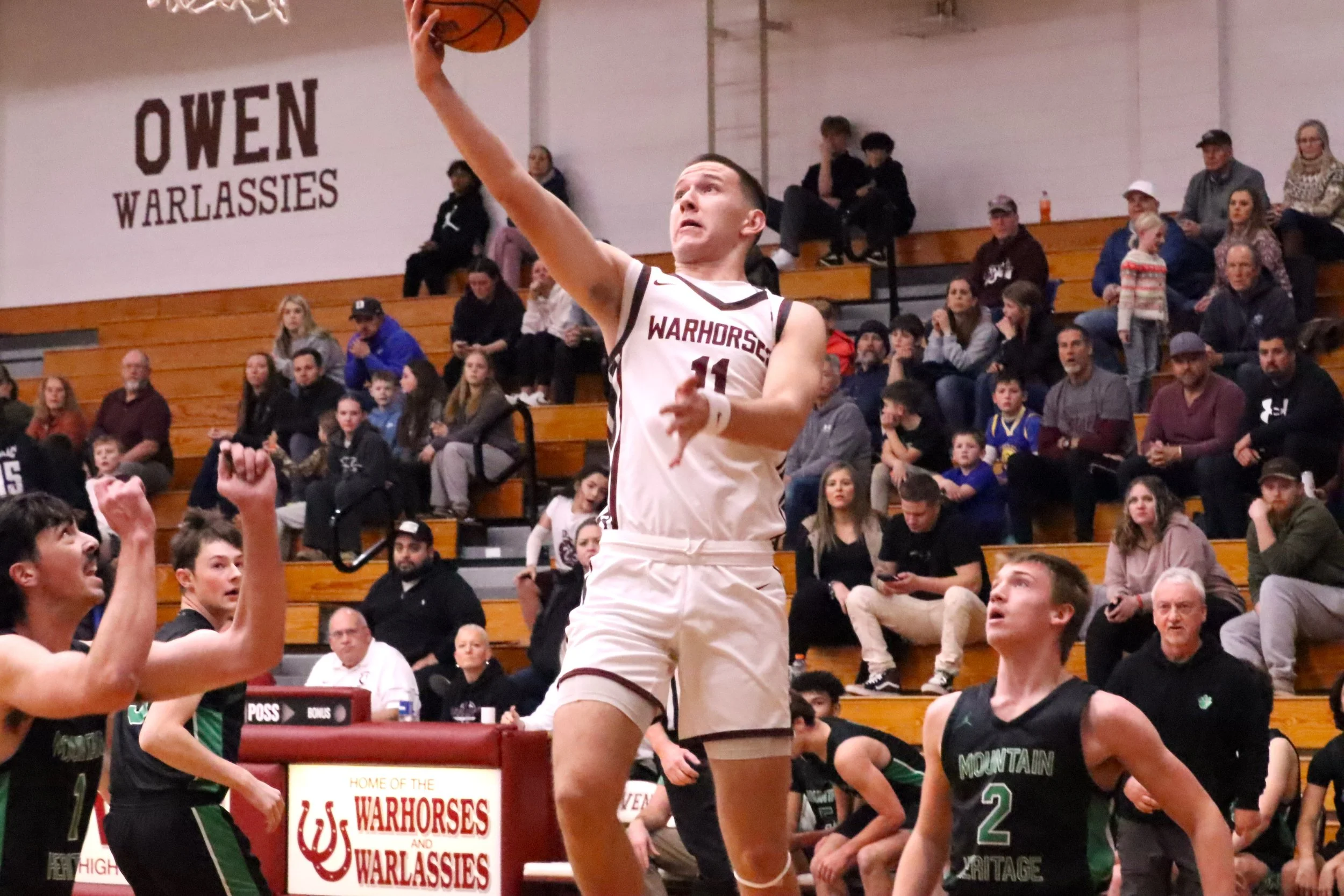 Warhorses stay hot with sixth straight win