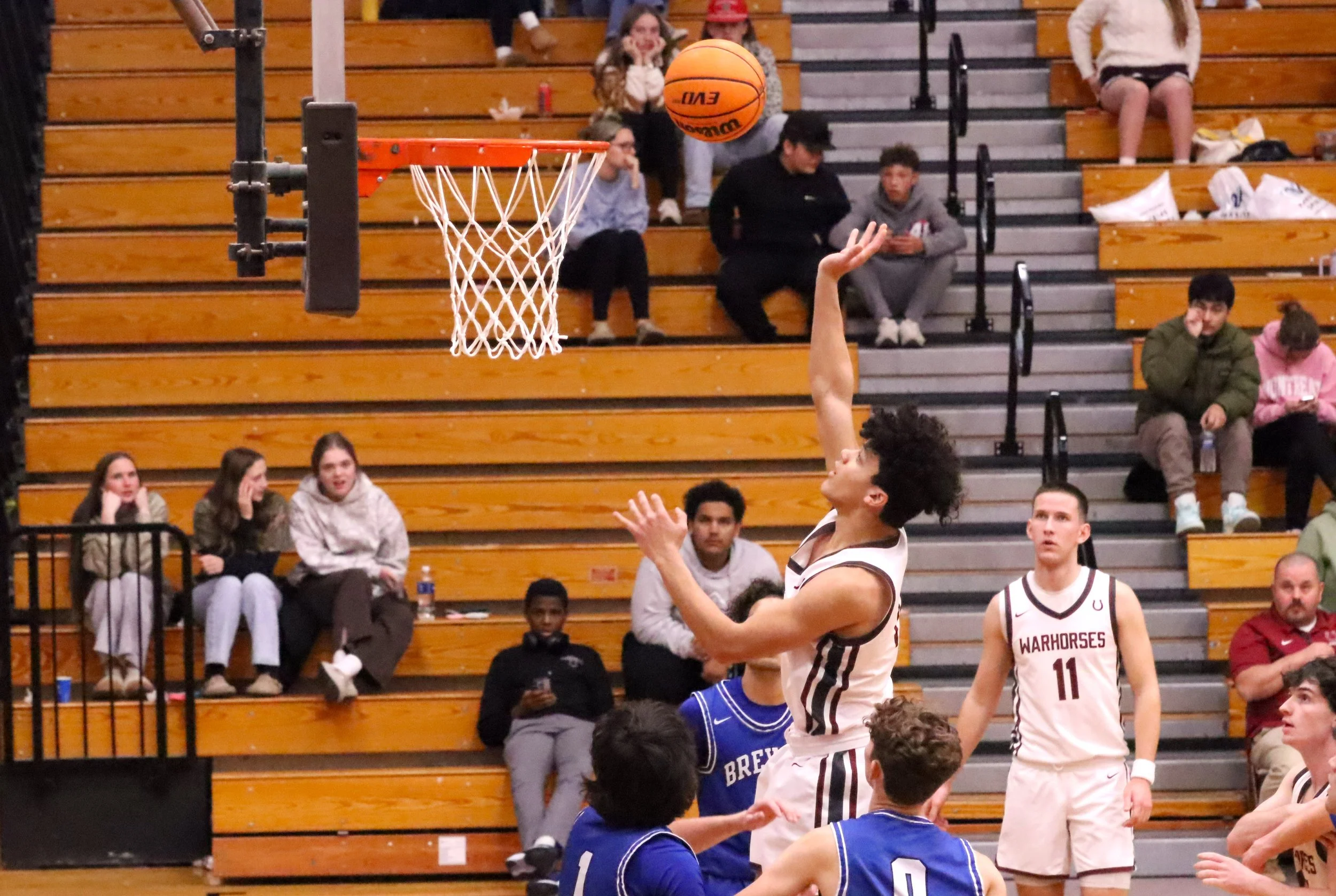 Warhorses make it eight straight