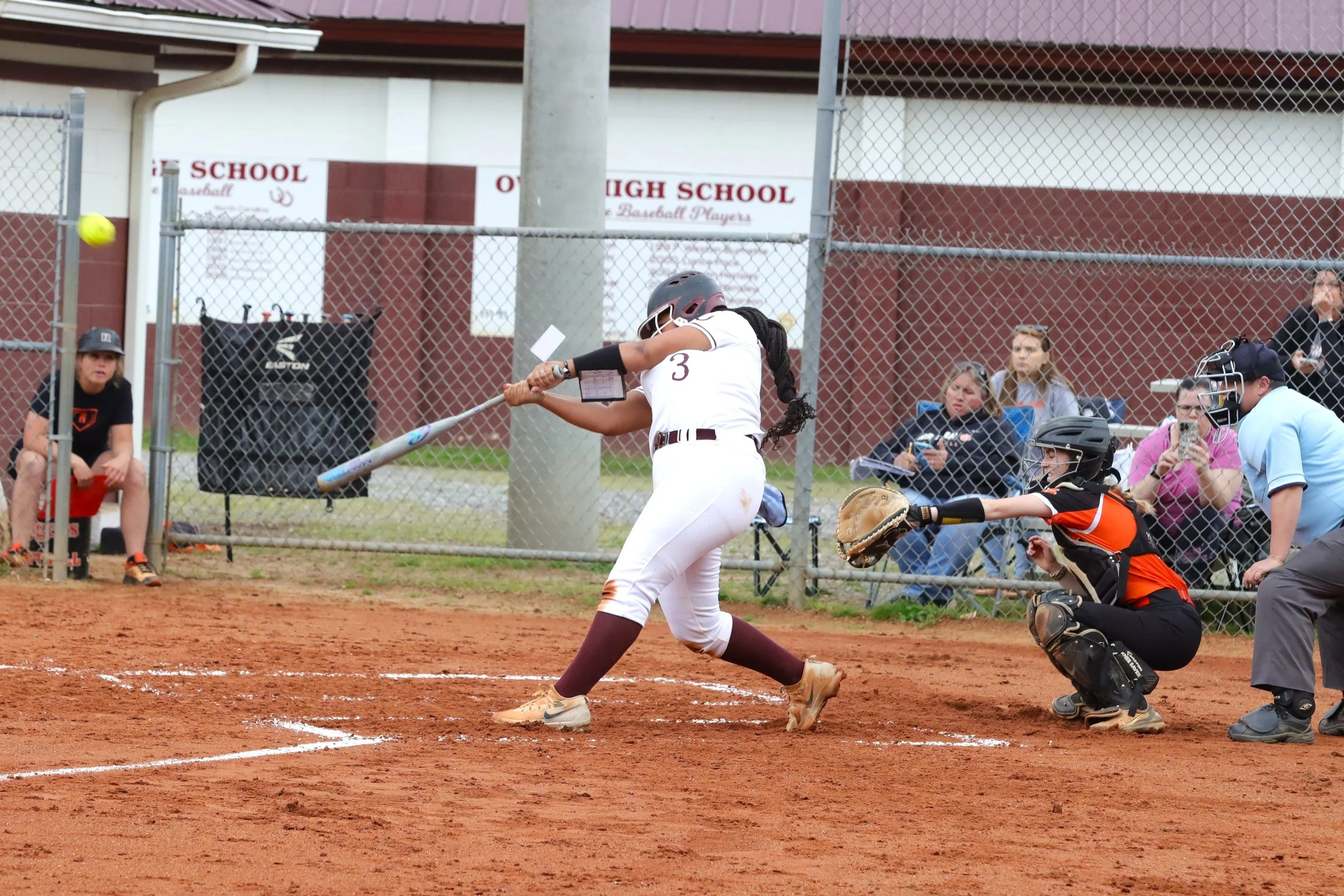 Warlassies stay on top of conference with home win