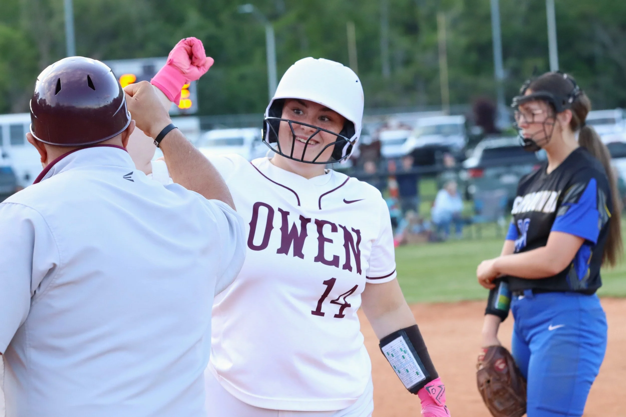 Warlassies run away from Greyhounds in playoff opener