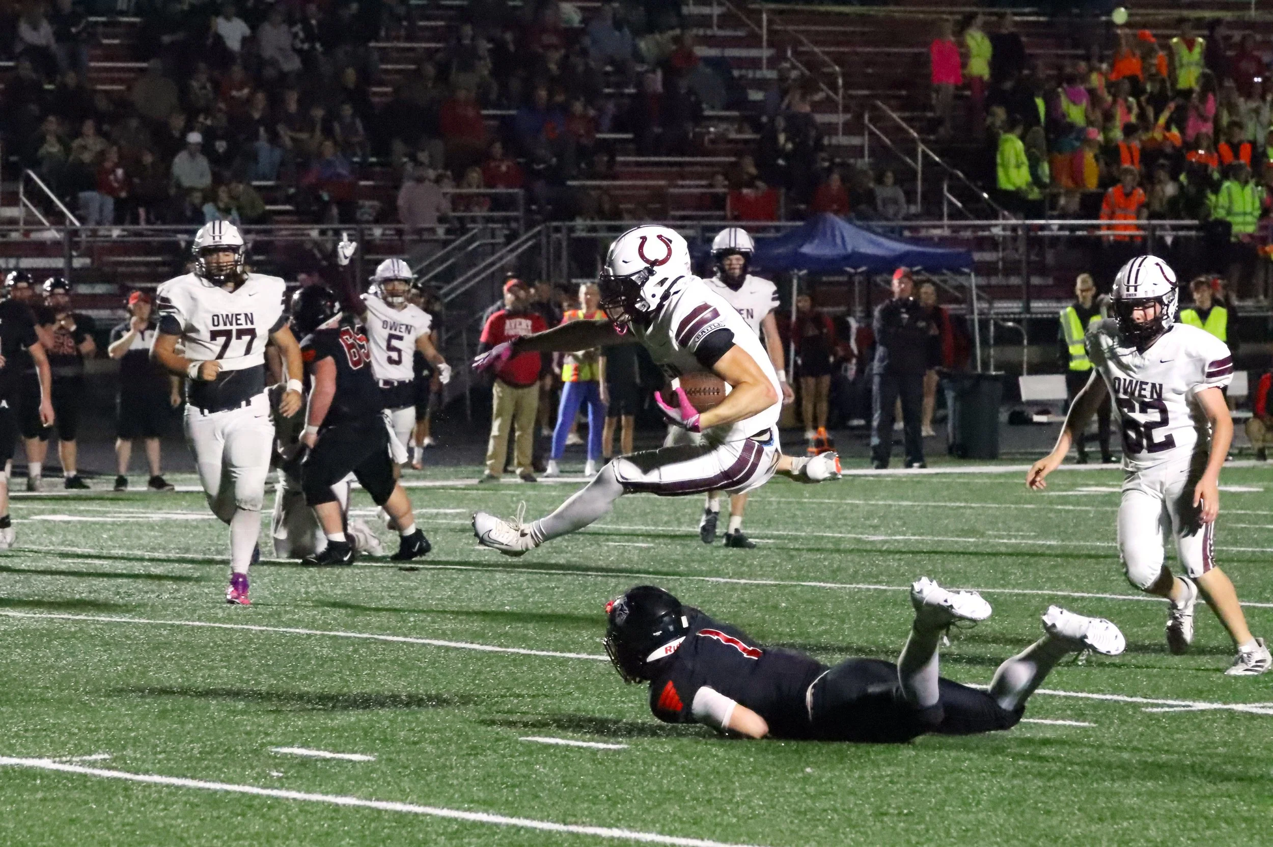 Owen cruises to second straight conference win in Avery County