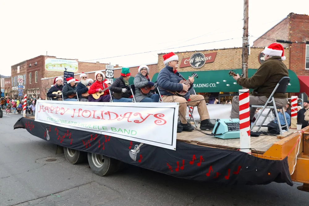 Black Mountain parade heralds season's tidings on State Street