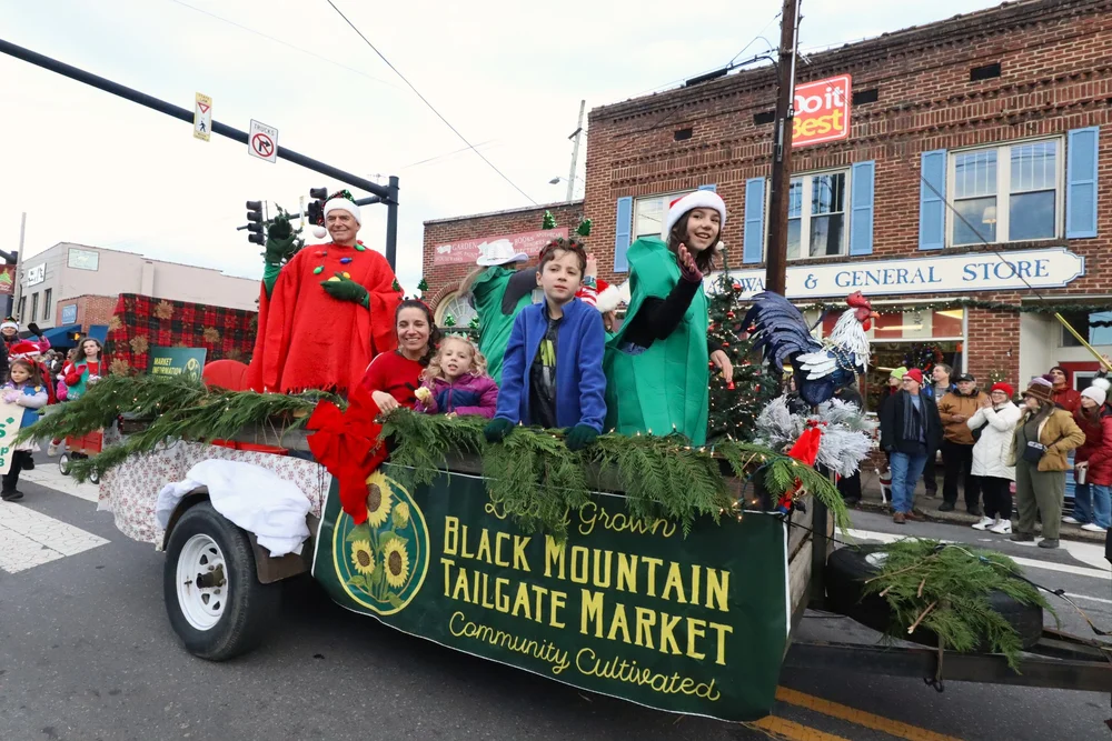 Black Mountain parade heralds season's tidings on State Street