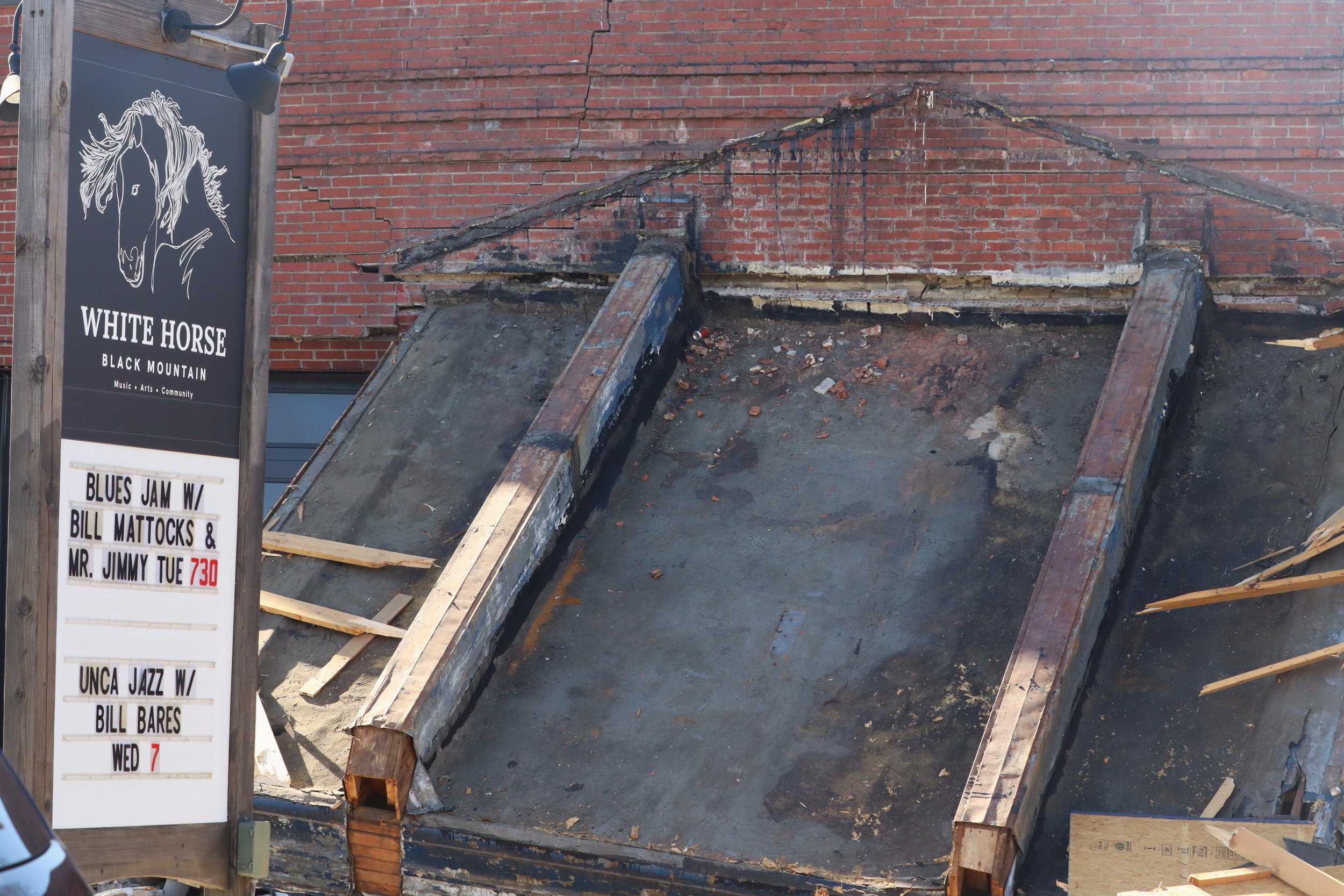 No injuries reported in partial collapse of White Horse