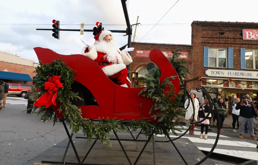 The Swannanoa Valley gets into the holiday spirit — The Valley Echo