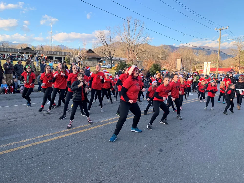 Christmas parade and Holly Jolly set for December return — The Valley Echo