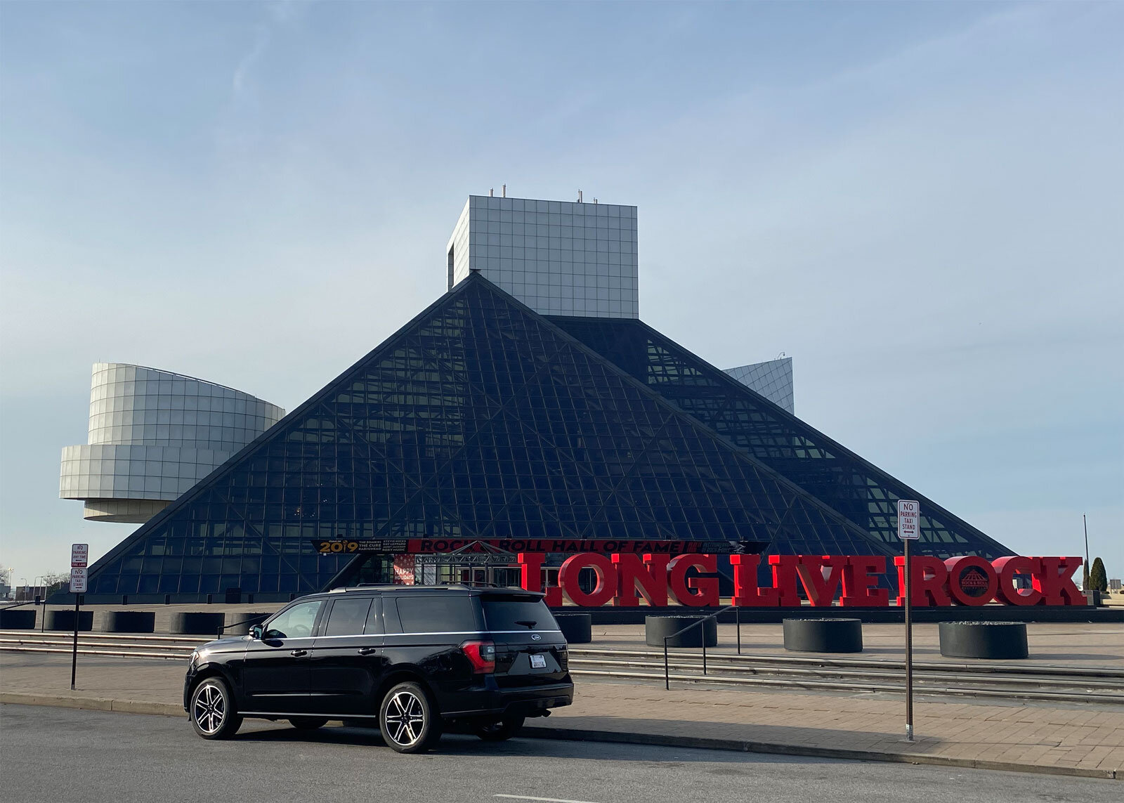 Lux Transport Limo Chauffeur Luxury SUV Cleveland Rock and Roll Hall of Fame.jpg