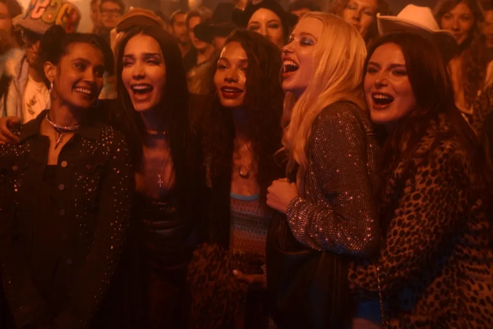 Izabel Pakzad’s ‘Find Your Friends’ Doesn’t Ask For Permission