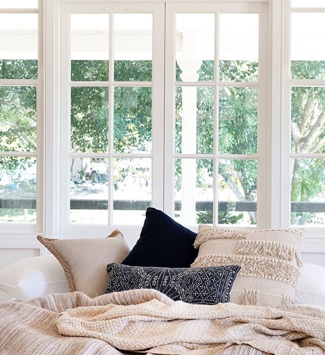 I&rsquo;ve been so excited for winter to come back because I love the soft light spilling through the windows. I&rsquo;m considering ditching my bedroom and moving into the studio 💖