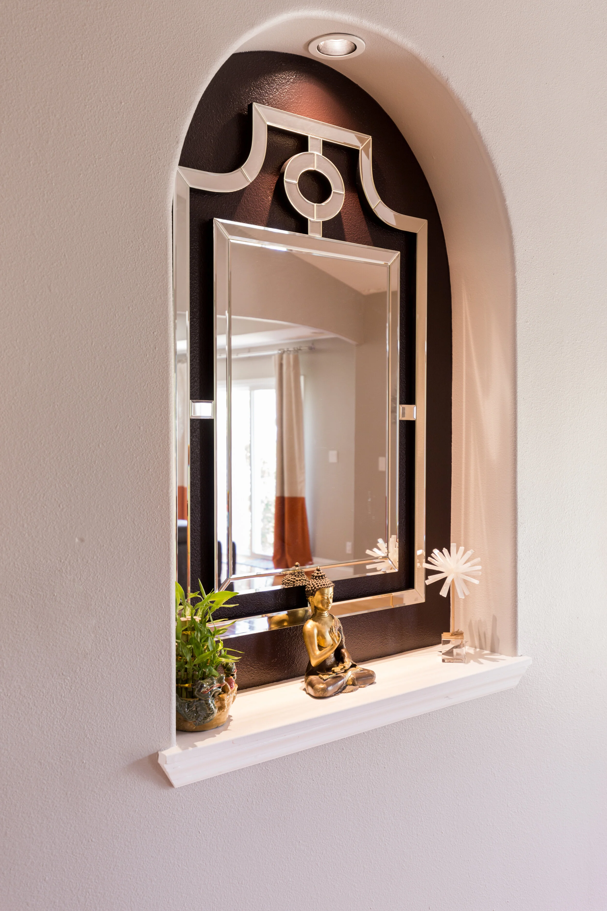 Pic7_Entry_Mirror.jpg