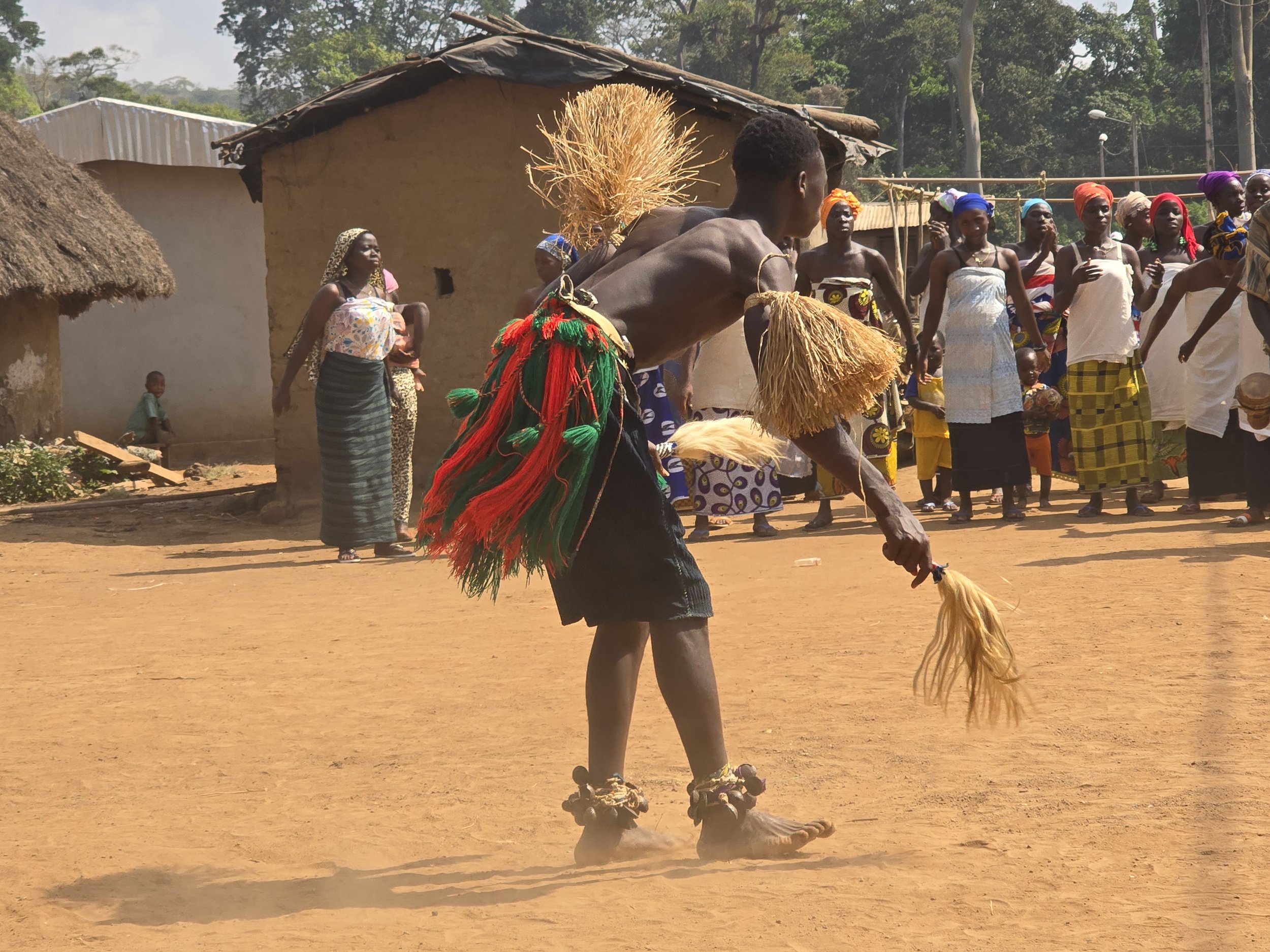 Younger male dancer, Silakoro village.jpg