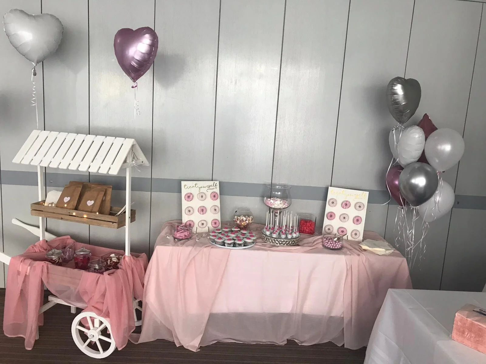 Saaldekoration Hochzeit