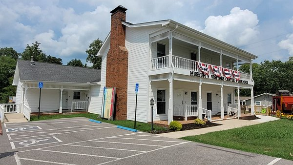 White House, TN Realtors Free Headshots