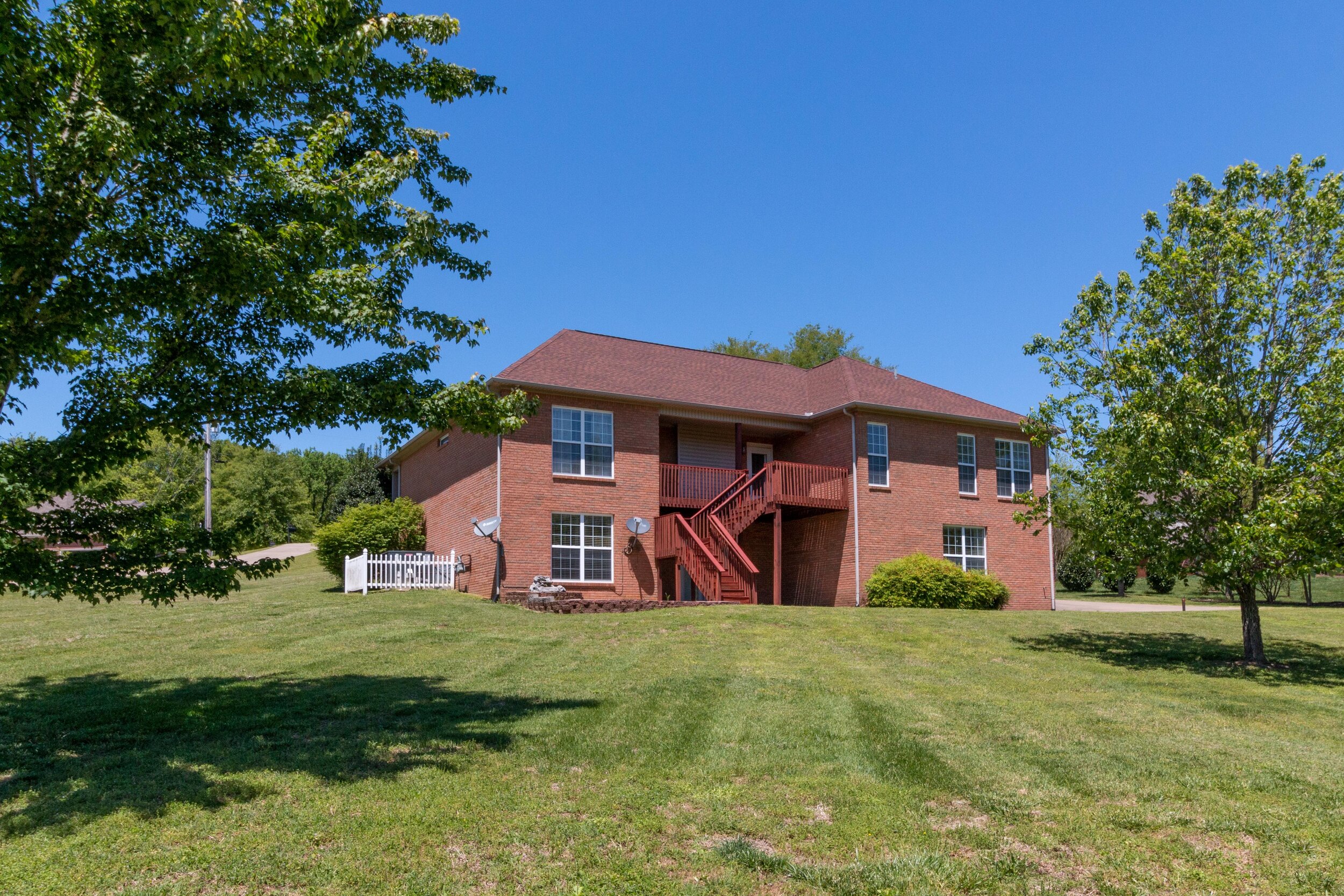 HOME FOR SALE Columbia, TN 2006 Viewpointe Way, Columbia, TN — Real