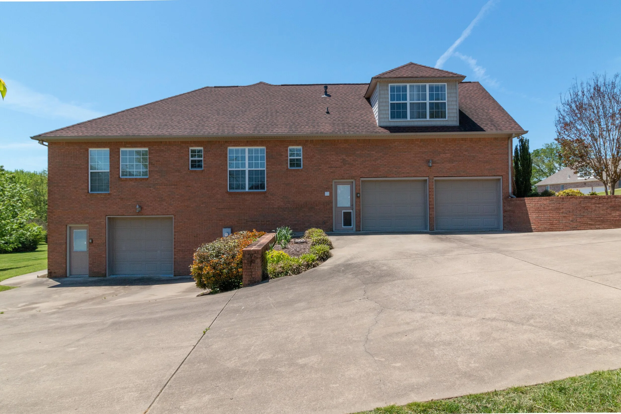 HOME FOR SALE Columbia, TN 2006 Viewpointe Way, Columbia, TN — Real Estate Photographer Pro