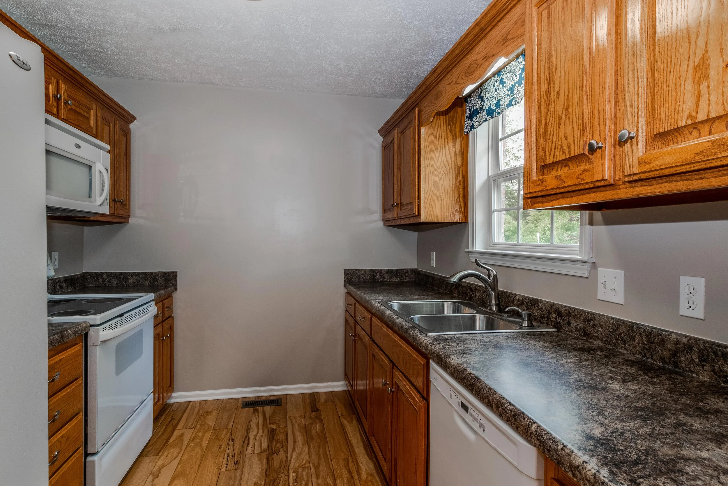 368 Indian Springs Circle Manchester, TN (14 of 54).jpg