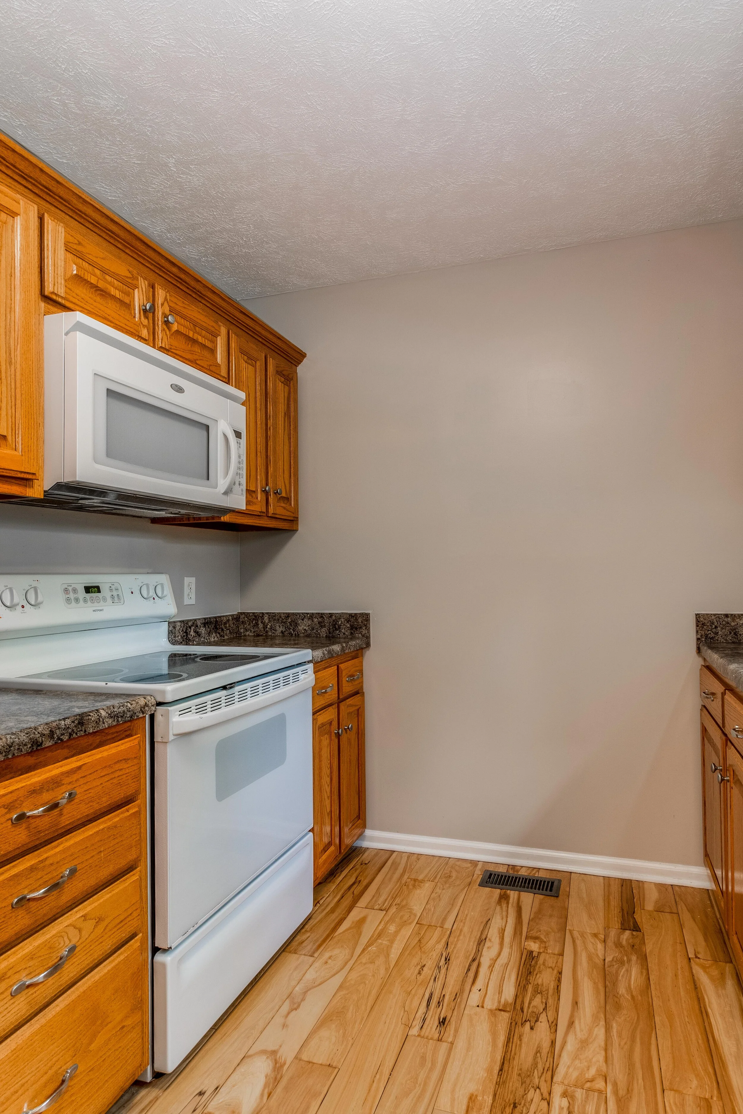 368 Indian Springs Circle Manchester, TN (19 of 54).jpg