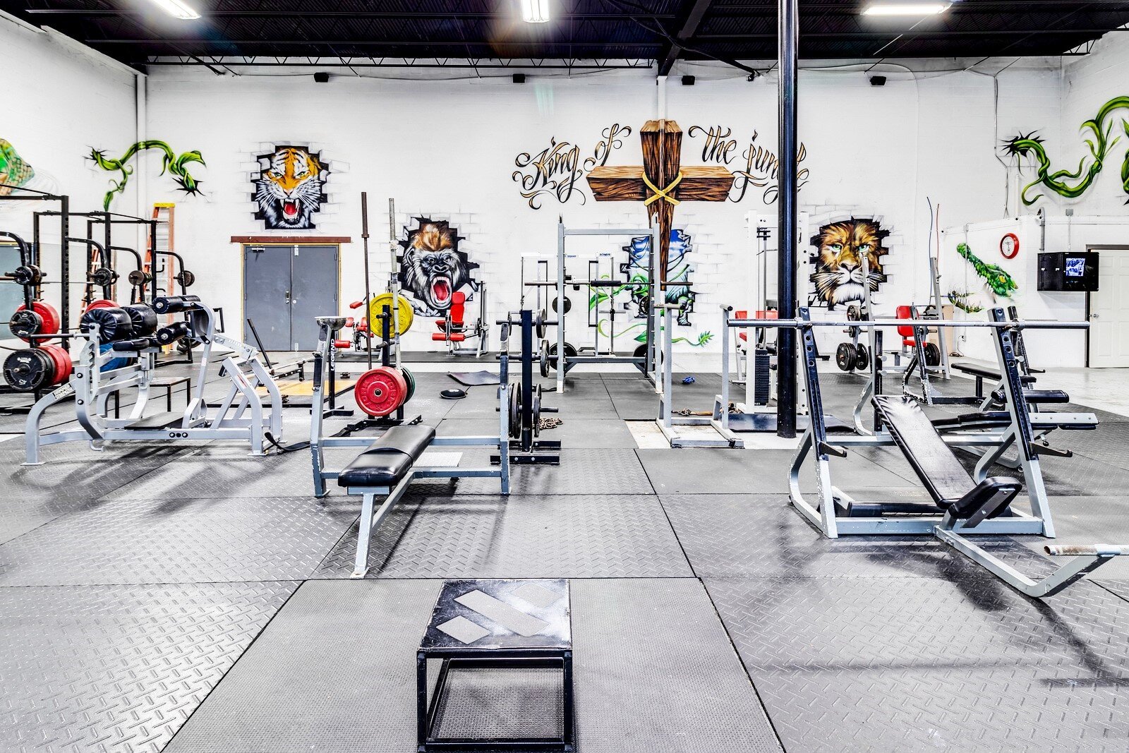 Harvey's Gym Columbia, Tennessee — Real Estate Photographer Pro