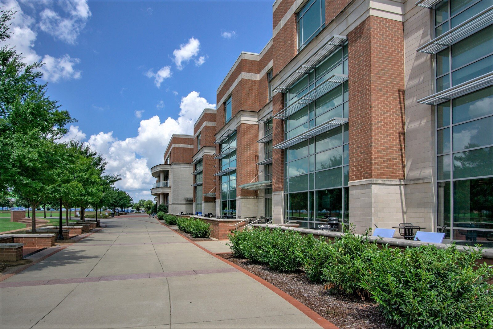 middle-tennessee-state-university-buildings-with-pathways.jpg