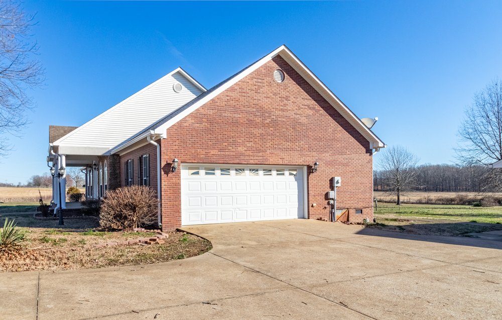 909 Buffalo Road Hohenwald TN_Real Estate Photographer Pro-36.jpg