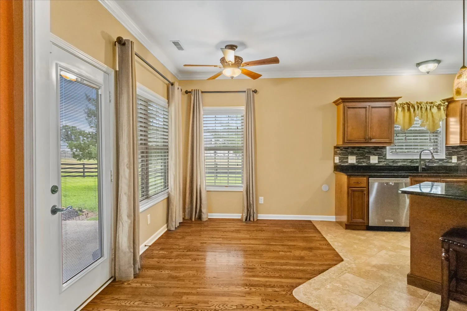 0586-Real Estate Photographer Pro-585.jpg