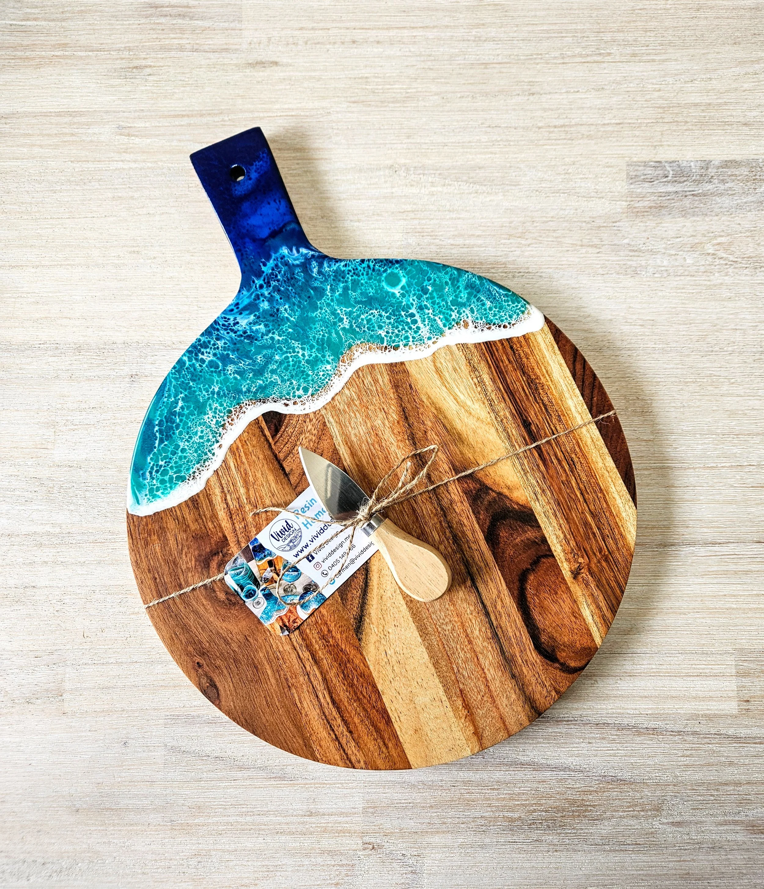 ROUND SERVING BOARD & KNIFE SET - Soldiers Beach