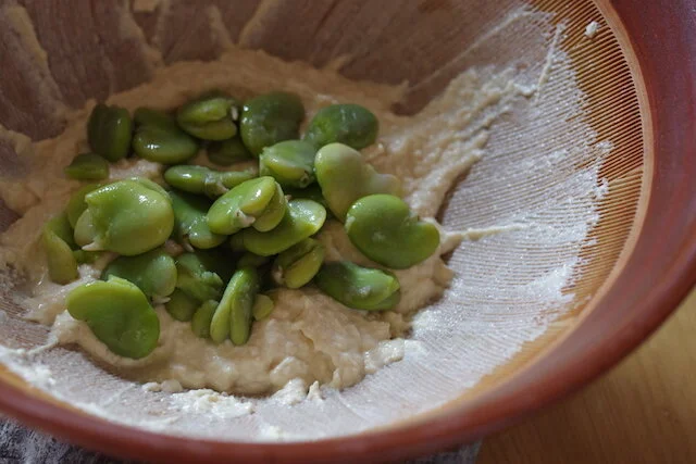 Add fave bean and mix and put in the refrigerator for 30 minutes before serving