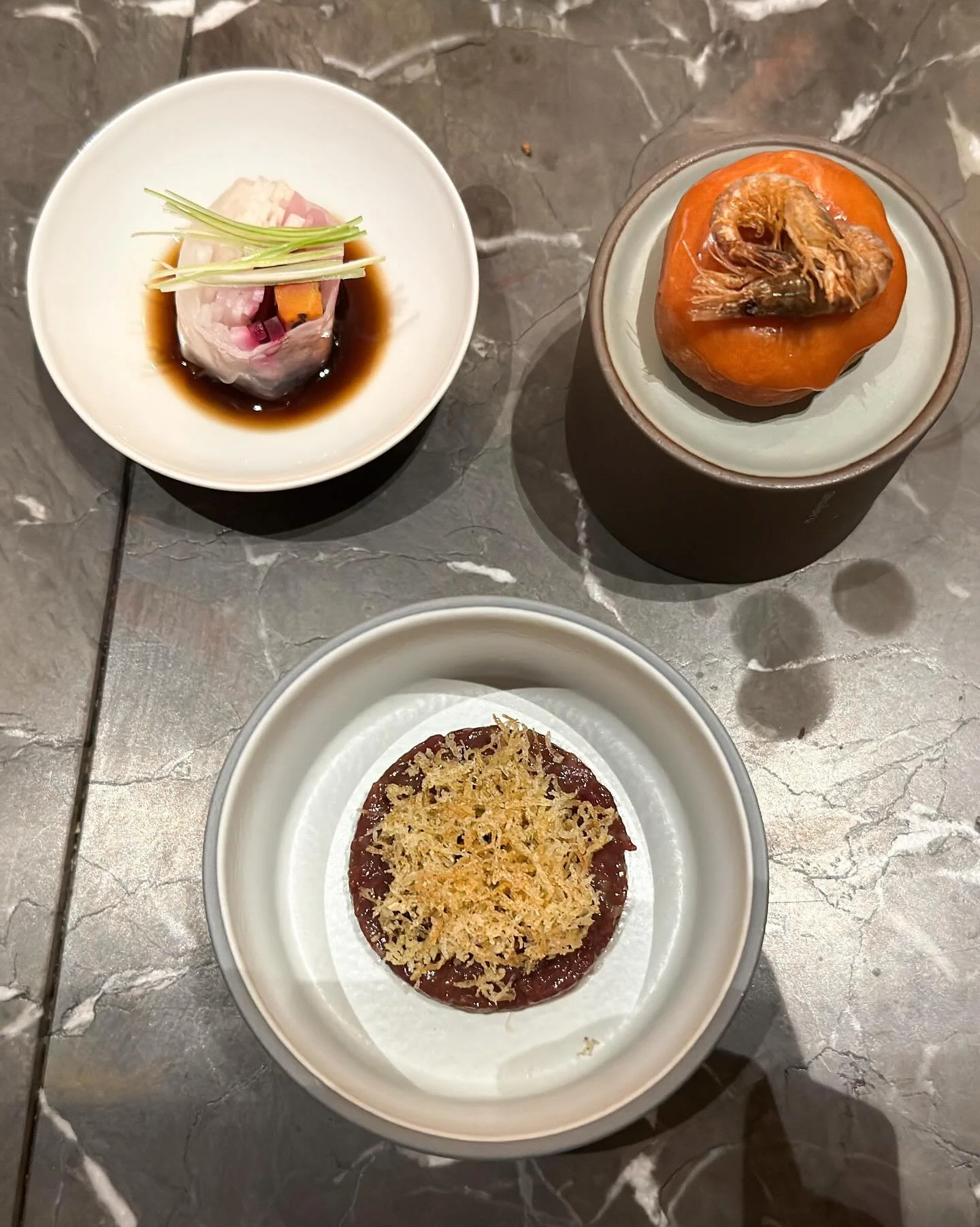 Pączek / venison tartare / roots. At Polish-Jamaican &quot;Criss Studio&quot; in Hamburg. 
&mdash; 
#paczek #venison #crissstudio #troisetoiles_hamburg 
.
.
#mystorywithmichelin #michelinplate #michelinfood #delicious #eeeeeats #food #foodie #foodgas