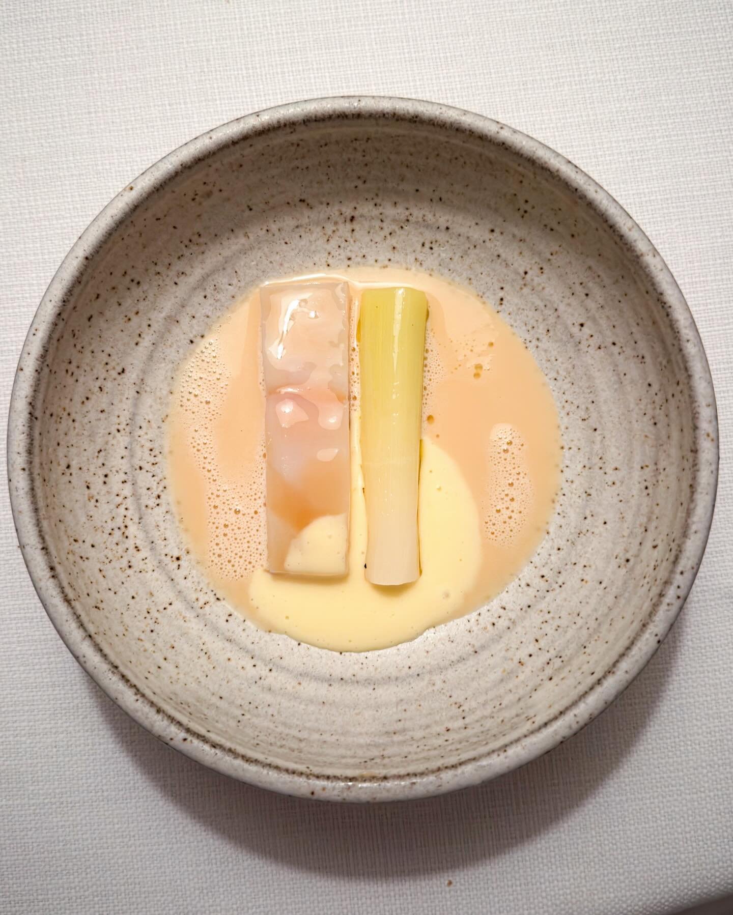 Dry-aged Danish turbot, confit leek, three sauces. At two-Michelin-starred AOC in Copenhagen. 
&mdash; 
#aoccopenhagen #twomichelinstars #troisetoiles_cph