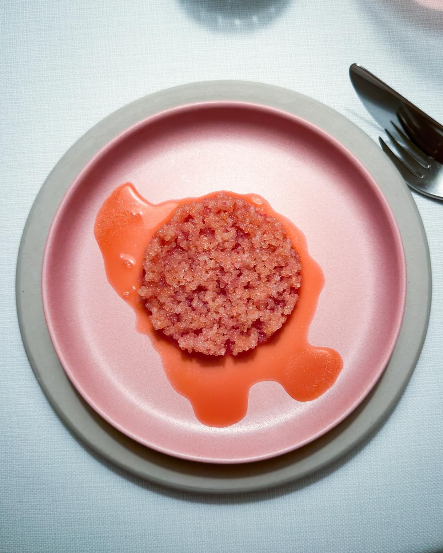 Tuna tartare, lumpfish roe, grapefruit, charcoal oil. At two-Michelin-starred AOC in Copenhagen. 
&mdash; 
#aoccopenhagen #twomichelinstars #troisetoiles_cph