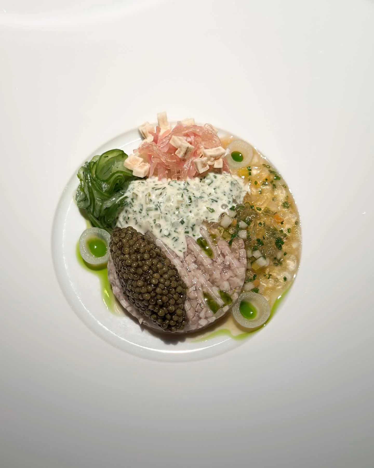 &ldquo;Holsteiner Sauerfleisch&rdquo; made with veal, remoulade, fried potatoes, pickles, caviar. At newly opened &ldquo;Buoy&rdquo; in Hamburg. This has the potential to enrich the city&rsquo;s dining scene. Review to follow.
&mdash; 
#buoyhh #marvi