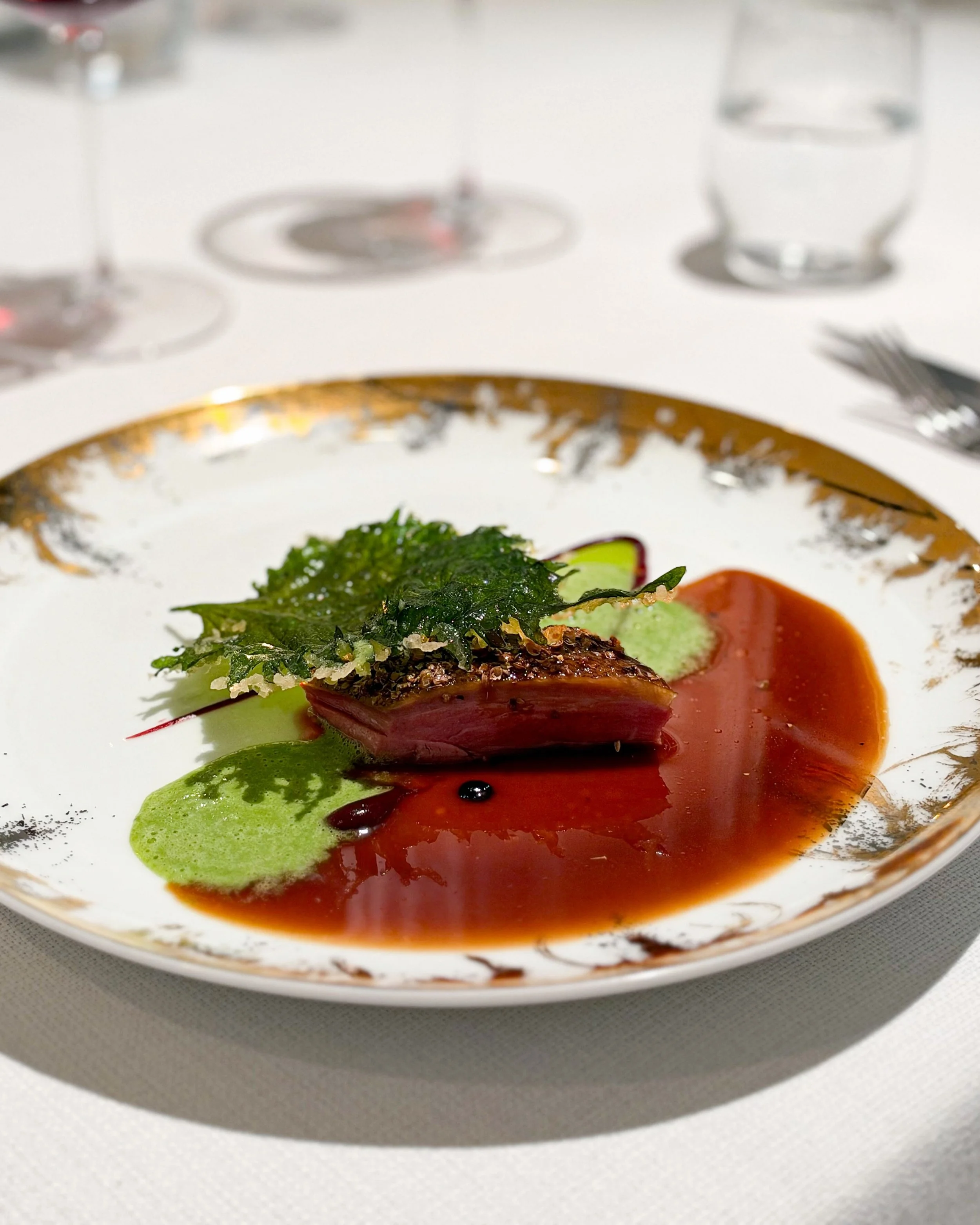 Challans duck, garden beans, sauce Rouennaise. 

📍 Henne Kirkeby Kro, Henne Kirkeby 🇩🇰
⭐️⭐️ Michelin