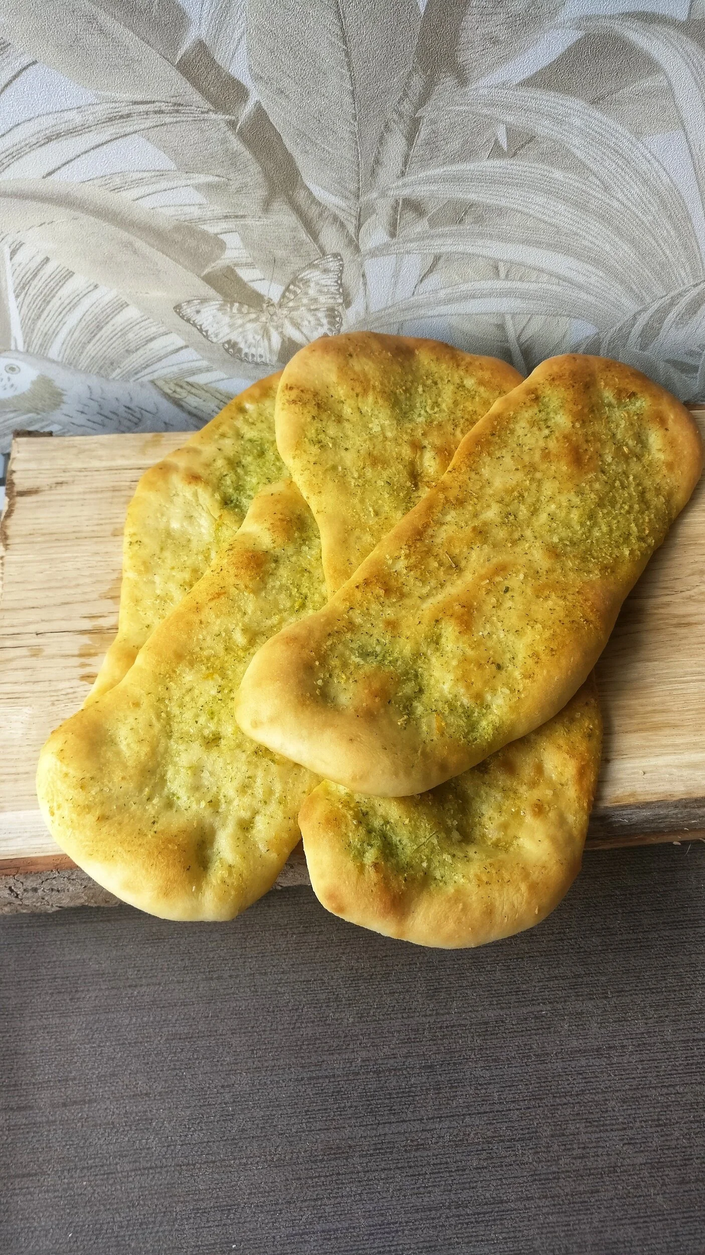 Flatbreads med vitlökssmör 