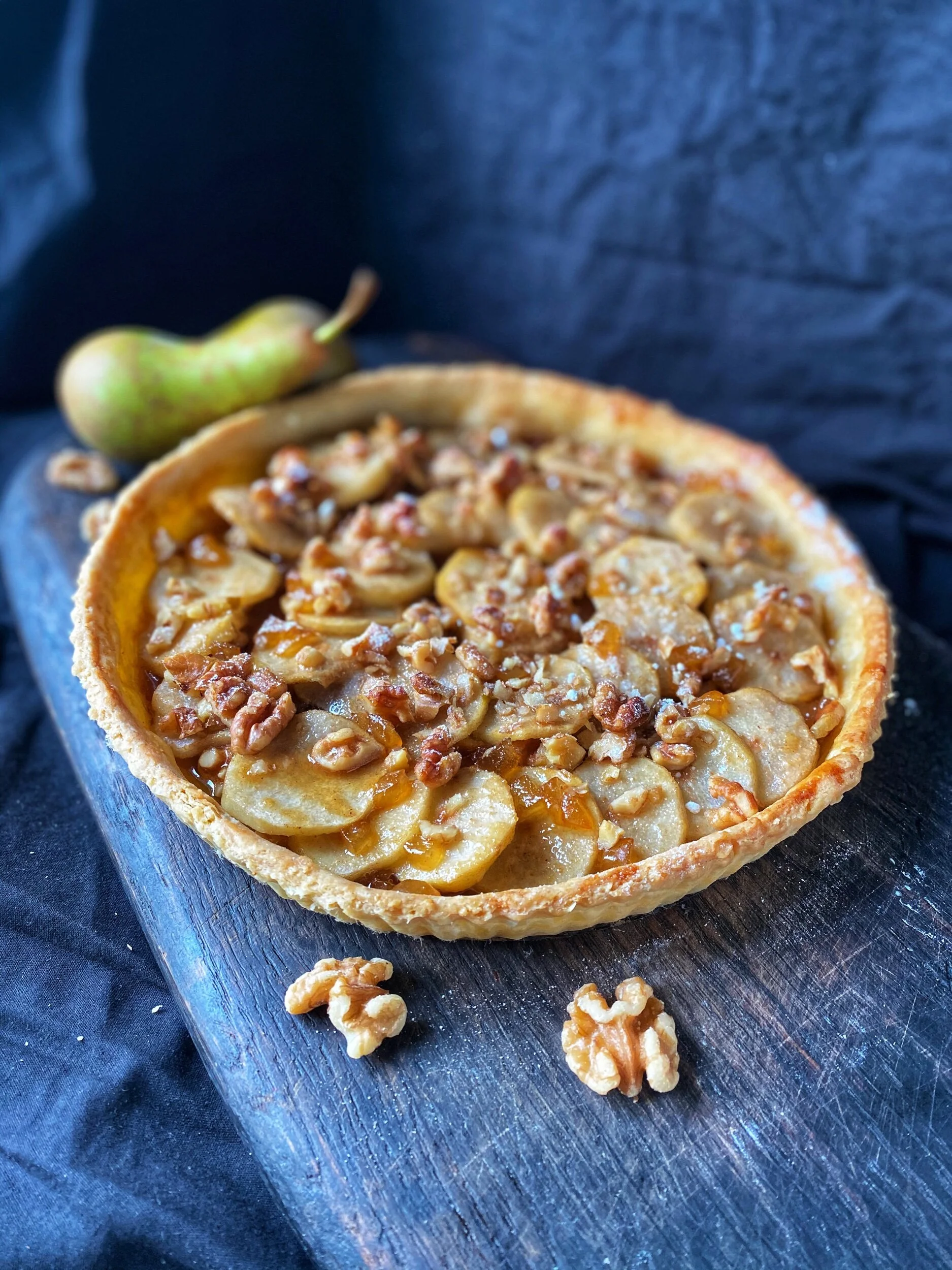Päronpaj med ingefära och valnötter 