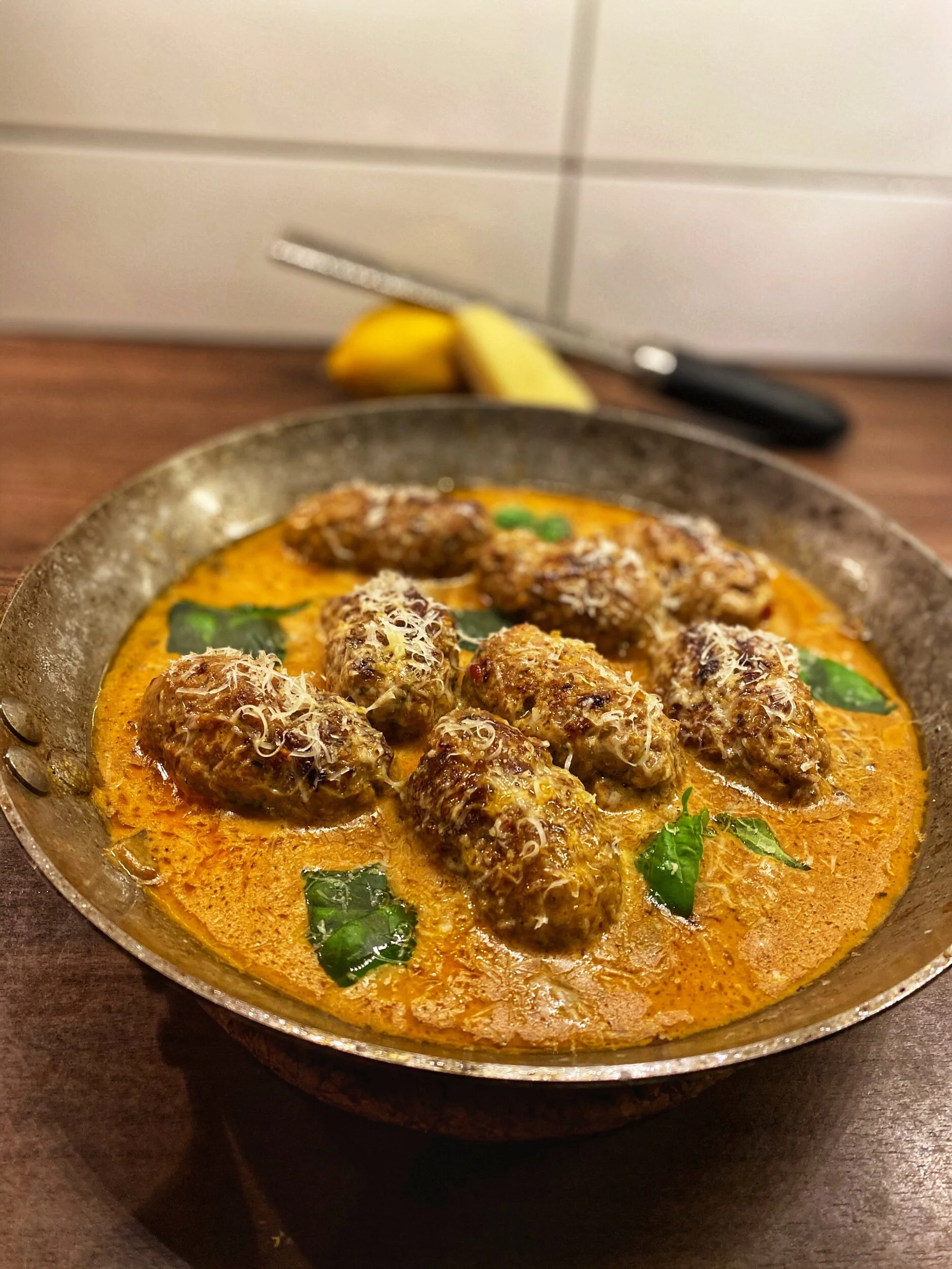 Järpar med sambal oelek i svampsås 