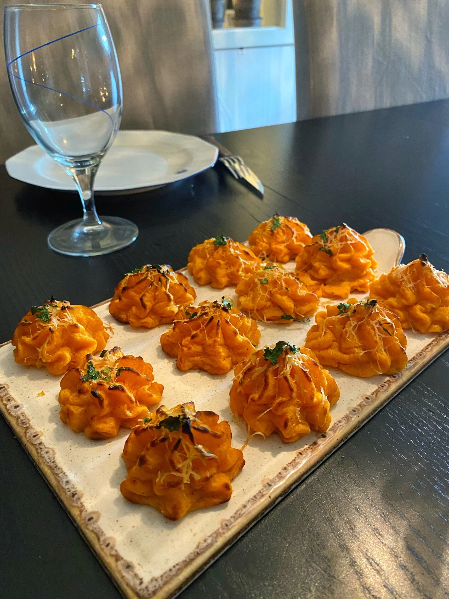 Pommes duchesse av sötpotatis med smak av vitlök och parmesan