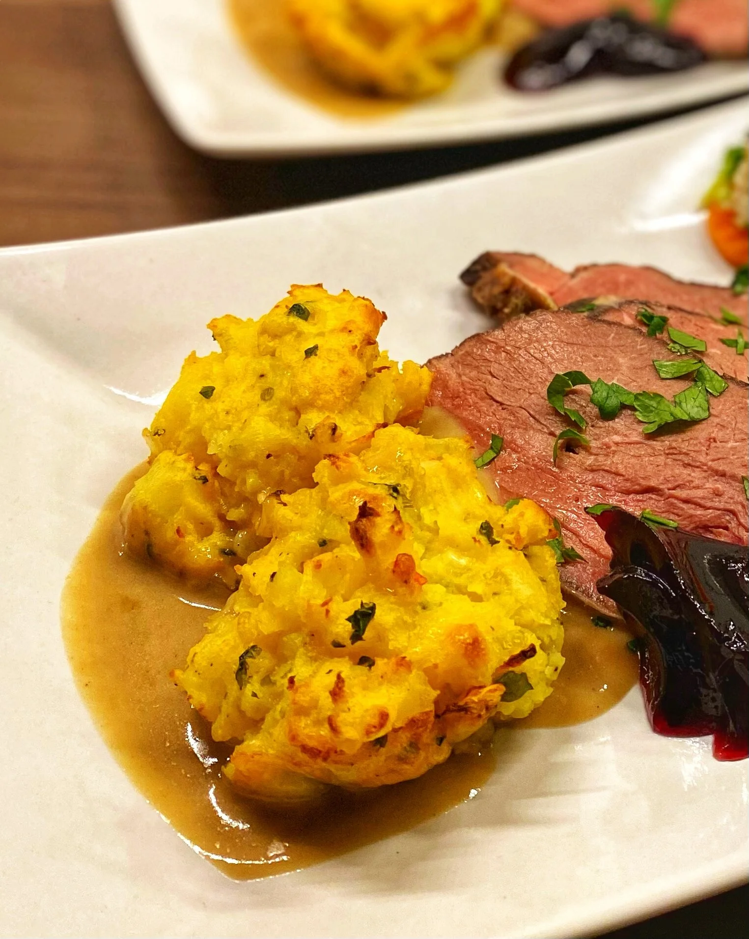 Gratinerad potatis med vitlök, persilja och créme fraiche