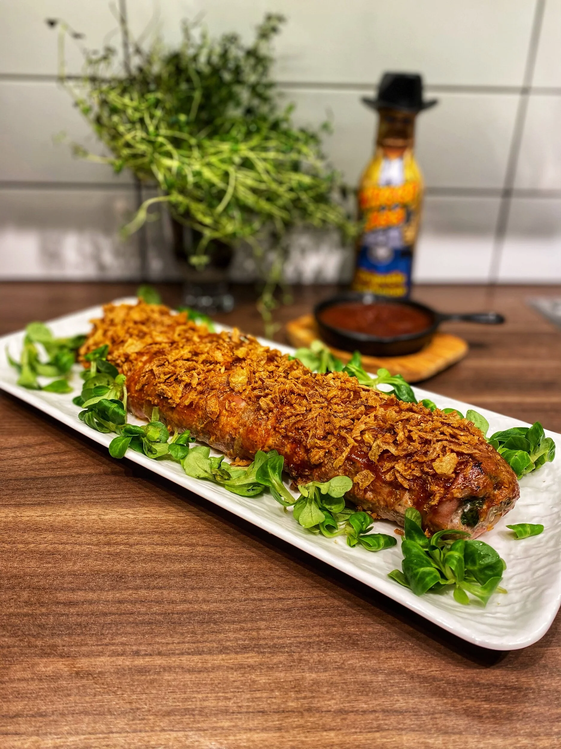 Köttfärsrulle med ost, bacon och rostad lök