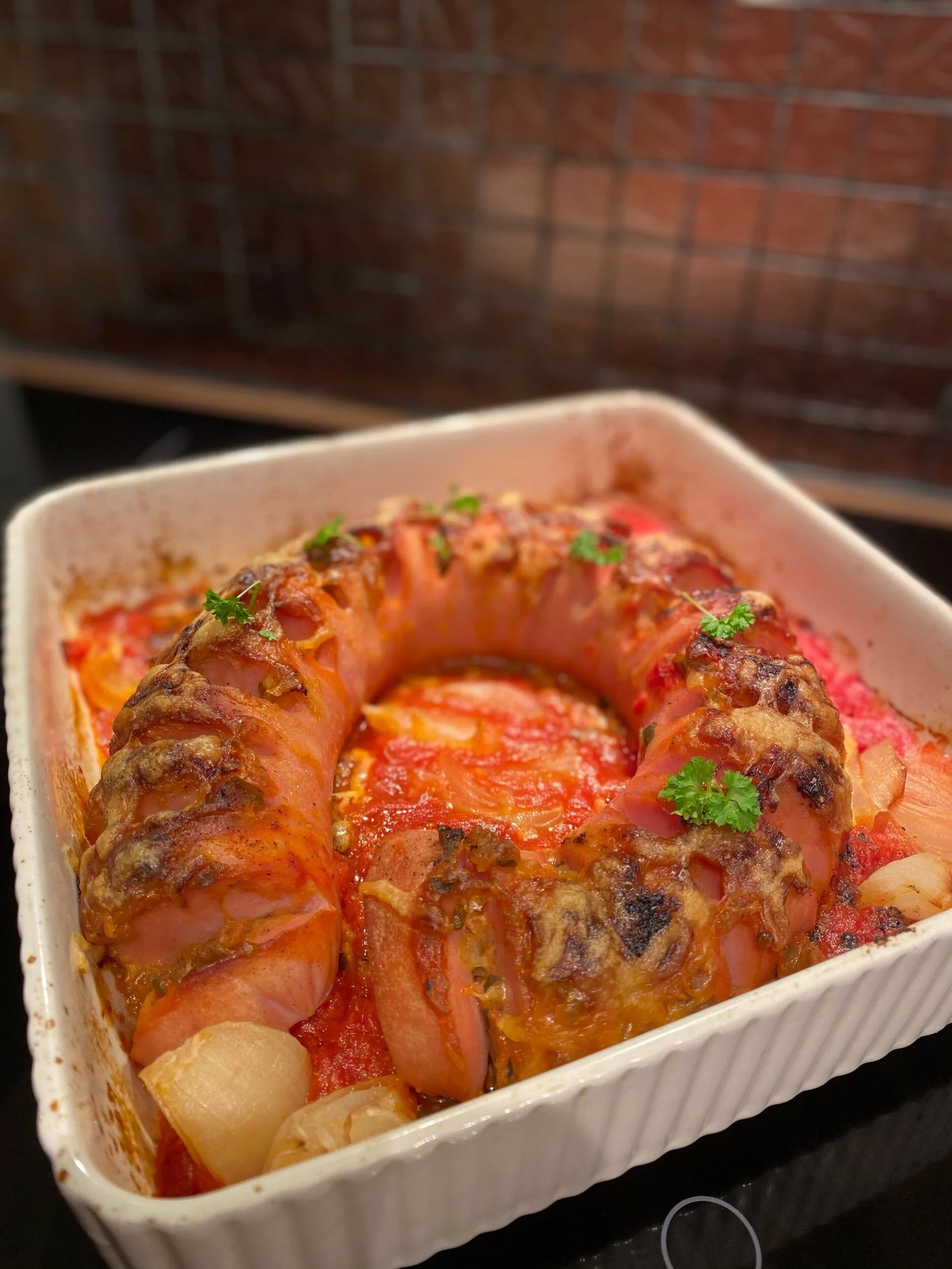 Ugnsstekt falukorv med bostongurka