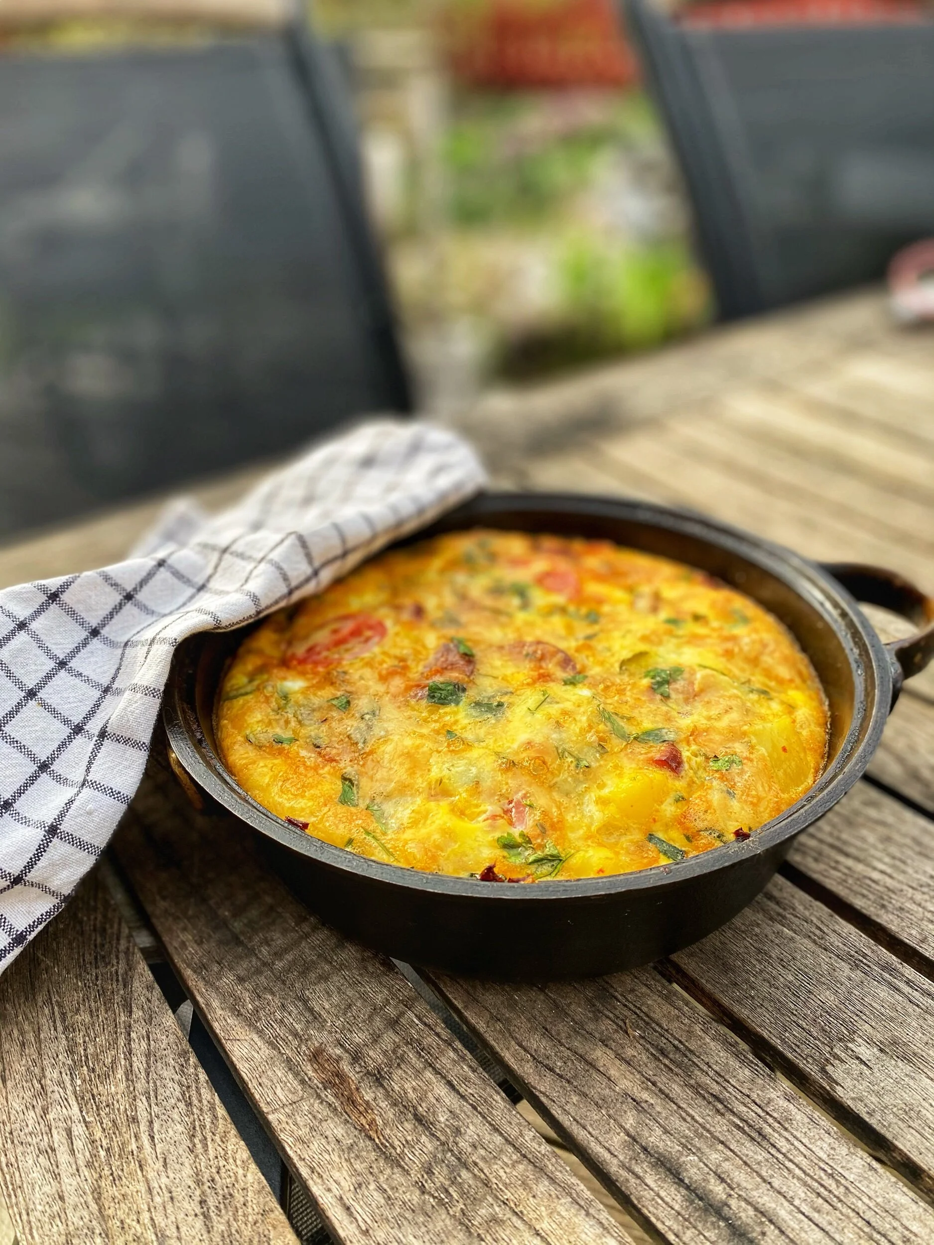 Italiensk frittata med potatis, chorizo och västerbottenost 