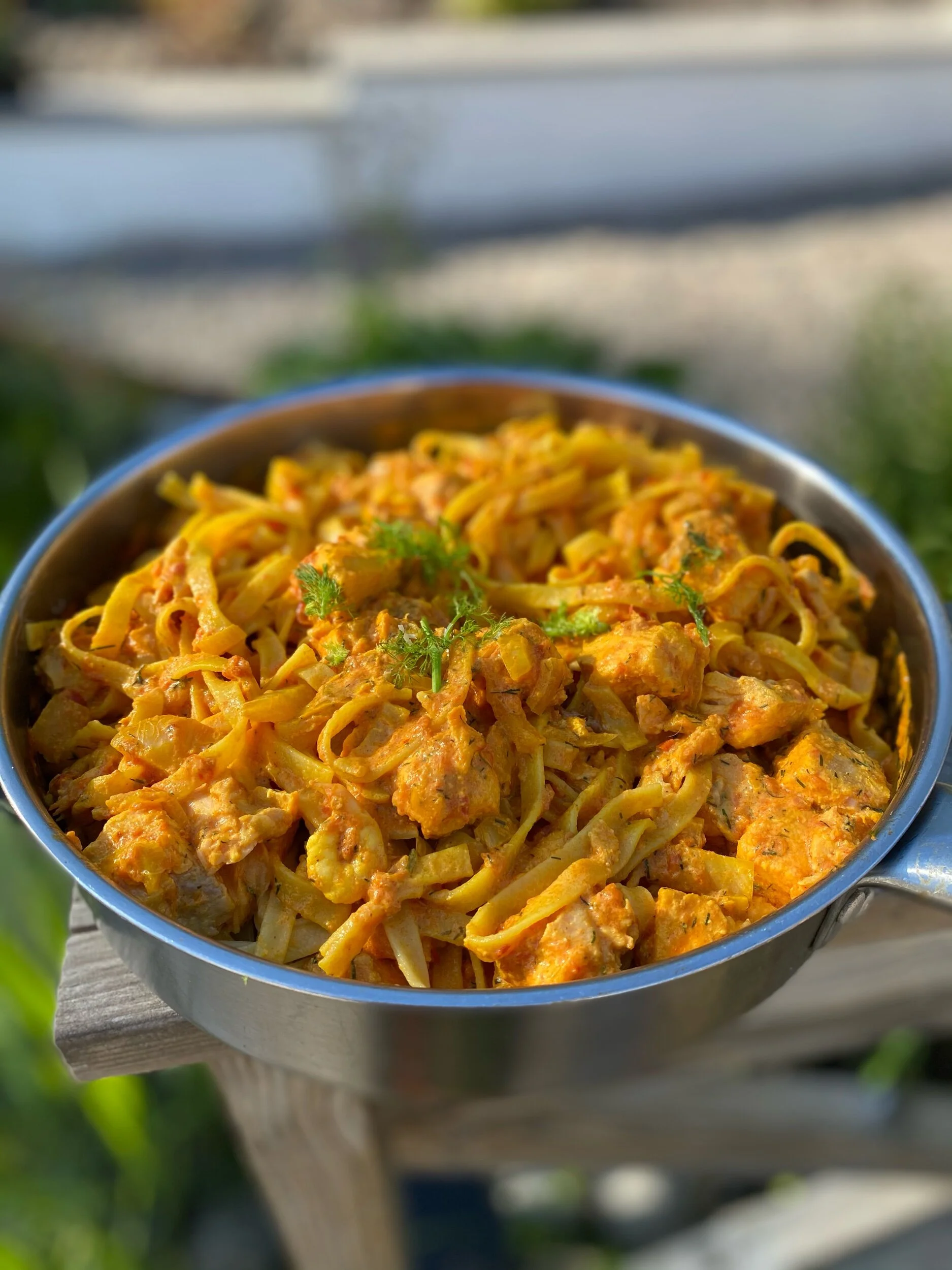 Lax-och räkpasta med fänkål och saffran 